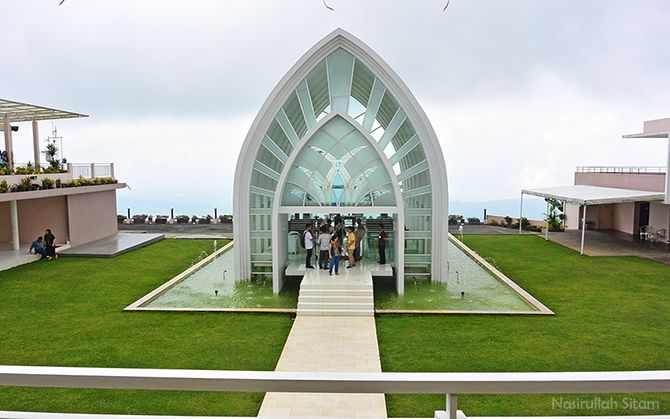 La Kana Chapel via Nasirullah Sitam, 1. Wisata Pantai Maron, 2. Wisata Lawang Sewu di Semarang, 3. Kampoeng Wisata Taman Lele di Semarang, 4. Wisata Pantai Marina, 5. Wisata Pantai Tirang di Semarang, 6. Berwisata di Masjid Agung Jawa Tengah (MAJT), 7. Wisata Air Terjun Kali Pancur di Semarang, 8. Wisata Pagoda Buddhagaya Watugong di Semarang, 9. Taman Rekreasi Wonderia di Semarang, 10. Wisata Curug Benowo di Semarang, 11. Wisata Goa Kreo Semarang, 12. Wisata Sam Poo Kong, 13. Wisata Museum Ronggowarsito, 14. Berwisata ke Kota Lama Semarang, 15. Berwisata ke Komplek Pecinan Semarang, 16. Jalan Pahlawan Semarang, 17. Pasar Rakyat Simpang Lima, 18. Wisata Hutan Tinjomoyo di Semarang, 19. Wisata Kebun Binatang Mangkang di Semarang, 20. Wisata Tugu Muda, 21. Wisata Museum Mandala Bakti di Semarang, 22. Wisata Bukit Gombel di Semarang, 23. Wisata Water Blaster Bukit Candi Golf di Semarang, 24. Wisata Stasiun Tawang di Semarang, 25. Wisata ke Masjid Menara (Layur) di Semarang, 26. Wisata ke BSB (Bukit Semarang Baru), 27. Maerokoco Semarang, 28. Wisata Taman KB (wisata kuliner) di Semarang, 29. Wisata Brown Canyon, 29. Jalan Pandanaran (pusat jajanan semarang), 30. Wisata Keluarga New Bandungan Indah Waterpark, 31. Museum Muri di Semarang, 33. Candi Gedong Songo + Pemandian Air Panas, 34. Kebun Teh Medini di Semarang , 35. Air terjun + Pemandian Air Panas Gonoharjo, 36. Curug Lawe di Semarang, 37. Kebun Karet BSB di Semarang, 38. Wisata Gelora Jati Diri di Semarang, 39. Kebun Buah Boja, 40. Tempat Wisata Taman Unyil Ungaran, 41. Pemancingan Baron, 42. Umbul Sidomukti, 43. Lembah Kalipancur, 44. Waduk Diponegoro, 45. Saloka Theme Park, 46. Masjid Kapal Semarang, 47. Taman Bunga Bandungan, 48. Flower Farm Setiya Aji, 49. Kebun Durian Semarang, 50. Watu Gunung Ungaran, 51. Air Terjun Semirang, 52. Pura Agung Giri Natha, 53. Semarang Gallery, 54. Kampung Batik, 55. Kampung Tematik Jawi, 56. Kampoeng Kopi Banaran, 58. Taman Djamoe Indonesia, 59. Old City 3D Trick Art Museum, 60. Goa Rong View, 61. Jembatan Biru Ambarawa, 62. La Kana Chapel, 63. Gereja Blenduk, 64. Museum Satria, 65. Semarang Fair (PRPP), 66. Hutan Penggaron, 67. Hutan Mangrove, 68. Pasar Johar disaat Dugderan, 69. Wisata Kuliner Lumpia Semarang, 70. Pondok Kopi Sidomukti Ungaran, 71. Wisata Susan SPA Bandungan, 72. Jembatan Harapan, 73. Hutan Pinus, 74. Kamu Pecinta Sambal? Cobain ke Waroeng Kaligarong!