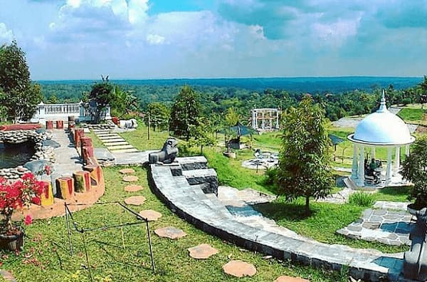 Lembah Gunung Madu, Boyolali, 1. Grojogan Sewu Tawangmangu, 2. Pandawa Water World Solo Baru, 3. Taman Balekambang, 4. Keraton Surakarta, 5. Wisata Tugu Lilin di Solo , 6. Air Terjun Jumog, 7. Taman Sriwedari, 8. Kampoeng Batik Kauman, 9. Pasar Klewer, 10. Tempat Wisata di Solo – Museum Manusia Purba Sangiran, 11. Tempat Wisata di Solo – Pura Mangkunegaran, 12. Monumen Pers, 13. Galabo Solo, 14. Tempat Wisata di Solo – Kebun Binatang Taru Jurug, 15. Ngarsopuro Night Market Solo, 16. Alun-Alun Kidul Surakarta, 17. Tempat Wisata di Solo – Dalem Kalitan, 18. Tempat Wisata di Solo – Taman Cerdas, 19. Masjid Al-Wustho Mangkunegaran, 20. Bendungan Karet Tirtonadi, 21. The Heritage Palace, 22. Lokananta Recording Audio & Video Cassette, 23. Trans Studio Mini Solo, 24. Museum Batik Danar Hadi, 25. Loji Gandrung, 26. Museum Radya Pustaka, 27. Pasar Antik Triwindu, 28. Benteng Vastenburg Fort, 29. Agrowisata Amanah, Karanganyar, 30. Agrowisata Sondokoro, Karanganyar, 31. Bukit Hope, Karanganyar (Tutup), 32. Bumi Perkemahan Sekipan, Karanganyar, 33. Candi Cetho, Karanganyar, 34. Candi Sukuh, Karanganyar, 35. Edupark Intan Pari, Karanganyar, 36. Kebun Strawberry, Karanganyar, 37. Paralayang Segoro Gunung, Karanganyar, 38. Rumah Pohon Banyu Anyep (Tutup), 39. Taman Bintang Kemuning, Ngargoyoso, Karanganyar, 40. Telaga Madirda, Karanganyar, 41. Bukit Cumbri, Wonogiri, 42. Gantole Wonogiri, 43. Batu Seribu, Sukoharjo, 44. Bendungan Colo, Sukoharjo, 45. Gardu Pandang Bukit Batur Suroteleng, 46. Bukit Gancik, 47. Tretes Taman Tani (Tutup), 48. De Tjolomadoe, 49. Rumah Atsiri Indonesia, 50. Pantai Karang Payung, 51. Tumurun Private Museum, 52. River Moon Pusur, 53. Museum R Hamong Wardoyo, 54. Sepur Kluthuk Jaladara, 55. Koridor Singosaren, 56. Ndalem Gondosuli, 57. Grojogan Selondo, 58. Taman Hutan Rakyat Ngargoyoso, 59. Candi Plaosan, 60. Umbul Ponggok, 61. Umbul Cokro Tulung, 62. Omah Jungkir, 63. Telaga Biru, 64. Randubang, 65. Pasar Gede Hardjonagoro, 66. Solo Grand Mall, 67. Pusat Grosir Solo, 68. Taman Bunga Bono, Klaten, 69. Umbul Kapilaler, Klaten, 70. Bukit Gancik, Selo, Boyolali, 71. Lembah Gunung Madu, Boyolali, 72. Objek Wisata Tlatar, Boyolali, 73. Obyek Wisata Air Cokro, 74. Museum Samanhudi, 75. Air Terjun Parang Ijo, 76. Museum Keris, 77. Vihara Dhamma Sundara
