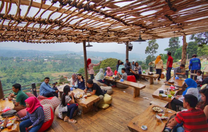 Lereng Anteng Panoramic Coffee, 1. Gunung Tangkuban Perahu, 2. Trans Studio Bandung, 3. Wisata Kawah Putih Ciwidey, 4. Curug Dago di Bandung, 5. Wisata Belanja Pasar Baru di Bandung, 6. Wisata Edukasi Observatorium Bosscha di Bandung, 7. Wisata Alam Danau Situ Patenggang di Bandung, 8. Wisata Air Panas Ciater, 9. Wisata Kampung Gajah di Bandung (Tutup Permanen), 10. Tempat Wisata Kebun Binatang di Bandung, 11. Wisata Rumah Mode Bandung, 12. Wisata Seni Saung Angklung Udjo Di Bandung, 13. Wisata Edukasi Museum Geologi Bandung, 14. Paskal Food Market, 15. Rumah Strawberry Ciwidey, 16. Cihampelas Walk, 17. Museum Konferensi Asia Afrika, 18. Museum Sri Baduga Bandung, 19. Taman Lalu Lintas Ade Irma Suryani, 20. Kolam Renang Karang Setra, 21. Taman Wisata Alam Maribaya, 22. Kawasan Punclut Bandung Utara, 23. Kebun Bunga Cihideung, 24. Tempat Wisata De’Ranch, 25. Wisata Kuliner Floating Market, 26. Perkebunan Teh Rancabali, 27. Wisata Air Panas Ciwalini, 28. Wisata Bumi Perkemahan Ranca Upas, 29. Little Seoul Bandung, 30. Dusun Bambu Lembang, 31. Taman Hutan Raya Ir Djuanda, 32. Curug Upas, 33. Ciwidey Valley Resort, 34. Sendang Kahuripan, 35. Situ Cileunca, 36. Taman Balai Kota, 37. Gunung Puntang, 38. Stone Garden, 39. Chinatown Bandung, 40. Bird Pavilion, 41. Curug Malela, 42. Tebing Keraton, 43. Puncak Bintang, 44. Amazing Art World, 45. Street Gourmet, 46. Curug Cimahi, 47. Tafso Barn, 48. Sanghyang Heuleut, 49. The Great Asia Afrika, 50. Tebing Citatah, 51. Jalan Braga, 52. D’Dieuland, 53. Jembatan Kereta Api Cikudapateuh Ciwidey, 54. Upside Down World Bandung, 55. Orchid Forest Cikole, 56. Kebun Teh Sukawana, 57. Kampoeng Tulip, 58. Kampung Pasir Ipis, 59. Kebun Bunga Begonia, 60. Wisata Grafika Cikole, 61. Pine Forest Camp Lembang, 62. The Lodge Maribaya, 63. Farm House Susu Lembang, 64. Glamping Lakeside, 65. Curug Keraton Cibodas, 66. Curug Layung Lembang, 67. Curug Tilu Leuwi Opat, 68. Jendela Alam, 69. Ciwangun Indah Camp (CIC) Lembang, 70. Taman Miniatur Kereta Api, 71. Lereng Anteng Panoramic Coffee, 72. Gunung Putri Lembang, 73. Kawasan Berkuda Ganesha H Equestrian, 74. Bukit Labyrinth Ganesha H Equestrian, 75. Bukit Pangjebolan Lembang, 76. Argowisata Kawah Rengganis, 77. Pemandian Air Panas Ciwalini, 78. Curug Cipanji Bandung, 79. Wisata Air Curug Tilu, 80. Bukit Jamur Rancabolang Ciwidey, 81. Barusen Hills, 82. Kampung Cai Rancaupas, 83. Bumi Perkemahan Ranca Cangkuang, 84. Cimanggu Hot Spring & Cottage, 85. Taman Kelinci Ciwidey, 86. Danau eMTe Highland Resort, 87. Green Hill Park TWA Cimanggu