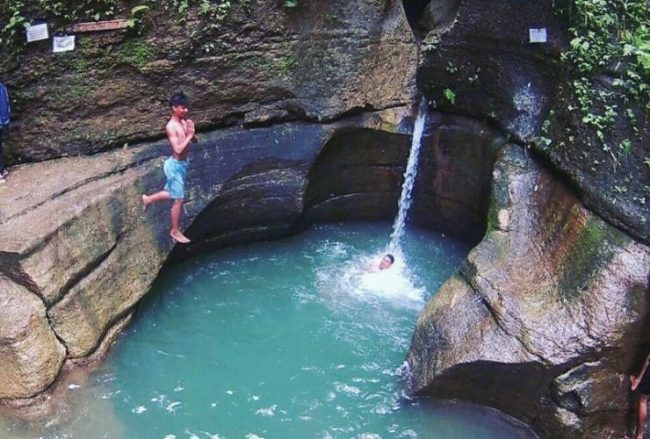 Leuwi Jubleg via IG @taofik_maulana27, 1. Wisata Gunung Papandayan , 2. Wisata Gunung Cikuray , 3. Wisata Gunung Guntur , 4. Tempat Wisata Situ Bagendit di Garut , 5. Wisata Situ dan Candi Cangkuang , 6. Wisata Pemandian Air Panas Cipanas, 7. Wisata Pemandian Air Panas Darajat , 8. Wisata Kawah Putih Talaga Bodas , 9. Wisata Arung Jeram Sungai Cimanuk , 10. Wisata Tebing Alam Batu Tumpang , 11. Wisata Pantai Santolo , 12. Wisata Pantai Sayang Heulang , 13. Wisata Pantai Rancabuaya , 14. Tempat Wisata Taman Satwa Cikembulan di Garut , 15. Wisata Curug Citiis , 16. Wisata Curug Orok , 17. Pantai Puncak Guha di Garut, 18. Wisata Pantai Cijeruk Indah, 19. Wisata Pantai Karang Paranje, 20. Kampung Sampireun, 21. Sabda Alam Cipanas, 22. Kawah Darajat Garut, 23. Curug Cimandi Racun, 24. Curug Sang Hyang Taraje, 25. Kebun Mawar Situhapa Garut, 26. Kawah Kamojang, 27. Pantai Cicalobak, 28. Pantai Taman Manalusu, 29. Perkebunan Teh Dayeuh Manggung, 30. Kolam Air Panas Cikarees, 31. Bukit Pilar Angin, 32. Leuweung Oko D’Great, 33. Leuwi Tonjong, 34. Bukit Palahlar, 35. Bukit Nangklak, 36. Pusat Konservasi Elang Kamojang, 37. Curug Cikawung, 38. Curug Cibadak, 39. Batu Patapaan, 40. Gunung Piramida Sadahurip, 41. Curug Nyogong, 42. Leuwi Korsi, 43. Leuwi Jurig, 44. Leuwi Jubleg, 45. Bukit Teletubbies Pasir Pogor, 46. Karacak Valley, 47. Cilopang Adventure Camp, 48. Papandayan Leisure Park, 49. River Tubing Cikaengan, 50. Curug Batu Nyusun, 51. Curug Ciarjuna, 52. Hutan Mati Gunung Papandayan