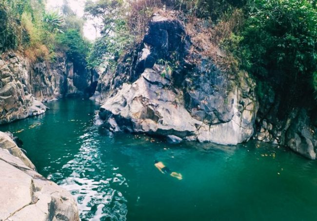 Leuwi Jurig via IG @gu2nw, 1. Wisata Gunung Papandayan , 2. Wisata Gunung Cikuray , 3. Wisata Gunung Guntur , 4. Tempat Wisata Situ Bagendit di Garut , 5. Wisata Situ dan Candi Cangkuang , 6. Wisata Pemandian Air Panas Cipanas, 7. Wisata Pemandian Air Panas Darajat , 8. Wisata Kawah Putih Talaga Bodas , 9. Wisata Arung Jeram Sungai Cimanuk , 10. Wisata Tebing Alam Batu Tumpang , 11. Wisata Pantai Santolo , 12. Wisata Pantai Sayang Heulang , 13. Wisata Pantai Rancabuaya , 14. Tempat Wisata Taman Satwa Cikembulan di Garut , 15. Wisata Curug Citiis , 16. Wisata Curug Orok , 17. Pantai Puncak Guha di Garut, 18. Wisata Pantai Cijeruk Indah, 19. Wisata Pantai Karang Paranje, 20. Kampung Sampireun, 21. Sabda Alam Cipanas, 22. Kawah Darajat Garut, 23. Curug Cimandi Racun, 24. Curug Sang Hyang Taraje, 25. Kebun Mawar Situhapa Garut, 26. Kawah Kamojang, 27. Pantai Cicalobak, 28. Pantai Taman Manalusu, 29. Perkebunan Teh Dayeuh Manggung, 30. Kolam Air Panas Cikarees, 31. Bukit Pilar Angin, 32. Leuweung Oko D’Great, 33. Leuwi Tonjong, 34. Bukit Palahlar, 35. Bukit Nangklak, 36. Pusat Konservasi Elang Kamojang, 37. Curug Cikawung, 38. Curug Cibadak, 39. Batu Patapaan, 40. Gunung Piramida Sadahurip, 41. Curug Nyogong, 42. Leuwi Korsi, 43. Leuwi Jurig, 44. Leuwi Jubleg, 45. Bukit Teletubbies Pasir Pogor, 46. Karacak Valley, 47. Cilopang Adventure Camp, 48. Papandayan Leisure Park, 49. River Tubing Cikaengan, 50. Curug Batu Nyusun, 51. Curug Ciarjuna, 52. Hutan Mati Gunung Papandayan