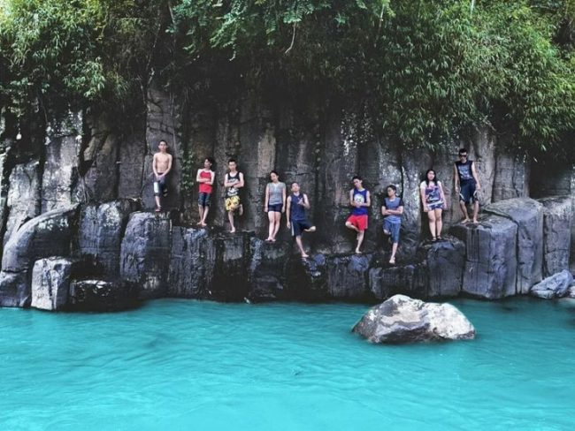 Leuwi Korsi via IG @co_pendozza, 1. Wisata Gunung Papandayan , 2. Wisata Gunung Cikuray , 3. Wisata Gunung Guntur , 4. Tempat Wisata Situ Bagendit di Garut , 5. Wisata Situ dan Candi Cangkuang , 6. Wisata Pemandian Air Panas Cipanas, 7. Wisata Pemandian Air Panas Darajat , 8. Wisata Kawah Putih Talaga Bodas , 9. Wisata Arung Jeram Sungai Cimanuk , 10. Wisata Tebing Alam Batu Tumpang , 11. Wisata Pantai Santolo , 12. Wisata Pantai Sayang Heulang , 13. Wisata Pantai Rancabuaya , 14. Tempat Wisata Taman Satwa Cikembulan di Garut , 15. Wisata Curug Citiis , 16. Wisata Curug Orok , 17. Pantai Puncak Guha di Garut, 18. Wisata Pantai Cijeruk Indah, 19. Wisata Pantai Karang Paranje, 20. Kampung Sampireun, 21. Sabda Alam Cipanas, 22. Kawah Darajat Garut, 23. Curug Cimandi Racun, 24. Curug Sang Hyang Taraje, 25. Kebun Mawar Situhapa Garut, 26. Kawah Kamojang, 27. Pantai Cicalobak, 28. Pantai Taman Manalusu, 29. Perkebunan Teh Dayeuh Manggung, 30. Kolam Air Panas Cikarees, 31. Bukit Pilar Angin, 32. Leuweung Oko D’Great, 33. Leuwi Tonjong, 34. Bukit Palahlar, 35. Bukit Nangklak, 36. Pusat Konservasi Elang Kamojang, 37. Curug Cikawung, 38. Curug Cibadak, 39. Batu Patapaan, 40. Gunung Piramida Sadahurip, 41. Curug Nyogong, 42. Leuwi Korsi, 43. Leuwi Jurig, 44. Leuwi Jubleg, 45. Bukit Teletubbies Pasir Pogor, 46. Karacak Valley, 47. Cilopang Adventure Camp, 48. Papandayan Leisure Park, 49. River Tubing Cikaengan, 50. Curug Batu Nyusun, 51. Curug Ciarjuna, 52. Hutan Mati Gunung Papandayan