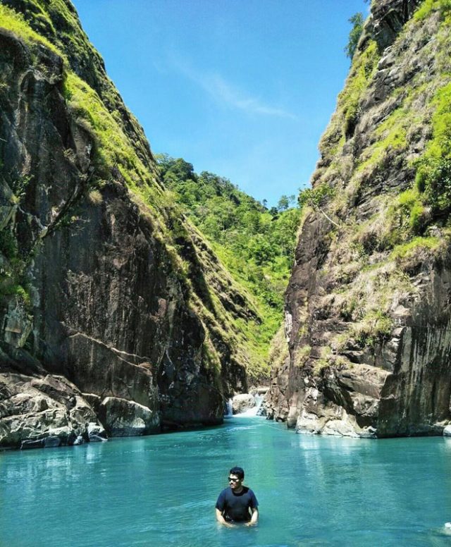 Leuwi Tonjong via IG @septisnaa, 1. Wisata Gunung Papandayan , 2. Wisata Gunung Cikuray , 3. Wisata Gunung Guntur , 4. Tempat Wisata Situ Bagendit di Garut , 5. Wisata Situ dan Candi Cangkuang , 6. Wisata Pemandian Air Panas Cipanas, 7. Wisata Pemandian Air Panas Darajat , 8. Wisata Kawah Putih Talaga Bodas , 9. Wisata Arung Jeram Sungai Cimanuk , 10. Wisata Tebing Alam Batu Tumpang , 11. Wisata Pantai Santolo , 12. Wisata Pantai Sayang Heulang , 13. Wisata Pantai Rancabuaya , 14. Tempat Wisata Taman Satwa Cikembulan di Garut , 15. Wisata Curug Citiis , 16. Wisata Curug Orok , 17. Pantai Puncak Guha di Garut, 18. Wisata Pantai Cijeruk Indah, 19. Wisata Pantai Karang Paranje, 20. Kampung Sampireun, 21. Sabda Alam Cipanas, 22. Kawah Darajat Garut, 23. Curug Cimandi Racun, 24. Curug Sang Hyang Taraje, 25. Kebun Mawar Situhapa Garut, 26. Kawah Kamojang, 27. Pantai Cicalobak, 28. Pantai Taman Manalusu, 29. Perkebunan Teh Dayeuh Manggung, 30. Kolam Air Panas Cikarees, 31. Bukit Pilar Angin, 32. Leuweung Oko D’Great, 33. Leuwi Tonjong, 34. Bukit Palahlar, 35. Bukit Nangklak, 36. Pusat Konservasi Elang Kamojang, 37. Curug Cikawung, 38. Curug Cibadak, 39. Batu Patapaan, 40. Gunung Piramida Sadahurip, 41. Curug Nyogong, 42. Leuwi Korsi, 43. Leuwi Jurig, 44. Leuwi Jubleg, 45. Bukit Teletubbies Pasir Pogor, 46. Karacak Valley, 47. Cilopang Adventure Camp, 48. Papandayan Leisure Park, 49. River Tubing Cikaengan, 50. Curug Batu Nyusun, 51. Curug Ciarjuna, 52. Hutan Mati Gunung Papandayan