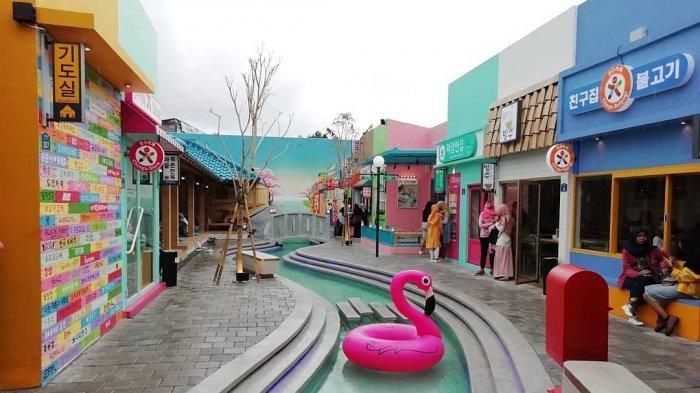 Little Seoul Bandung via Tribunnews, 1. Gunung Tangkuban Perahu, 2. Trans Studio Bandung, 3. Wisata Kawah Putih Ciwidey, 4. Curug Dago di Bandung, 5. Wisata Belanja Pasar Baru di Bandung, 6. Wisata Edukasi Observatorium Bosscha di Bandung, 7. Wisata Alam Danau Situ Patenggang di Bandung, 8. Wisata Air Panas Ciater, 9. Wisata Kampung Gajah di Bandung (Tutup Permanen), 10. Tempat Wisata Kebun Binatang di Bandung, 11. Wisata Rumah Mode Bandung, 12. Wisata Seni Saung Angklung Udjo Di Bandung, 13. Wisata Edukasi Museum Geologi Bandung, 14. Paskal Food Market, 15. Rumah Strawberry Ciwidey, 16. Cihampelas Walk, 17. Museum Konferensi Asia Afrika, 18. Museum Sri Baduga Bandung, 19. Taman Lalu Lintas Ade Irma Suryani, 20. Kolam Renang Karang Setra, 21. Taman Wisata Alam Maribaya, 22. Kawasan Punclut Bandung Utara, 23. Kebun Bunga Cihideung, 24. Tempat Wisata De’Ranch, 25. Wisata Kuliner Floating Market, 26. Perkebunan Teh Rancabali, 27. Wisata Air Panas Ciwalini, 28. Wisata Bumi Perkemahan Ranca Upas, 29. Little Seoul Bandung, 30. Dusun Bambu Lembang, 31. Taman Hutan Raya Ir Djuanda, 32. Curug Upas, 33. Ciwidey Valley Resort, 34. Sendang Kahuripan, 35. Situ Cileunca, 36. Taman Balai Kota, 37. Gunung Puntang, 38. Stone Garden, 39. Chinatown Bandung, 40. Bird Pavilion, 41. Curug Malela, 42. Tebing Keraton, 43. Puncak Bintang, 44. Amazing Art World, 45. Street Gourmet, 46. Curug Cimahi, 47. Tafso Barn, 48. Sanghyang Heuleut, 49. The Great Asia Afrika, 50. Tebing Citatah, 51. Jalan Braga, 52. D’Dieuland, 53. Jembatan Kereta Api Cikudapateuh Ciwidey, 54. Upside Down World Bandung, 55. Orchid Forest Cikole, 56. Kebun Teh Sukawana, 57. Kampoeng Tulip, 58. Kampung Pasir Ipis, 59. Kebun Bunga Begonia, 60. Wisata Grafika Cikole, 61. Pine Forest Camp Lembang, 62. The Lodge Maribaya, 63. Farm House Susu Lembang, 64. Glamping Lakeside, 65. Curug Keraton Cibodas, 66. Curug Layung Lembang, 67. Curug Tilu Leuwi Opat, 68. Jendela Alam, 69. Ciwangun Indah Camp (CIC) Lembang, 70. Taman Miniatur Kereta Api, 71. Lereng Anteng Panoramic Coffee, 72. Gunung Putri Lembang, 73. Kawasan Berkuda Ganesha H Equestrian, 74. Bukit Labyrinth Ganesha H Equestrian, 75. Bukit Pangjebolan Lembang, 76. Argowisata Kawah Rengganis, 77. Pemandian Air Panas Ciwalini, 78. Curug Cipanji Bandung, 79. Wisata Air Curug Tilu, 80. Bukit Jamur Rancabolang Ciwidey, 81. Barusen Hills, 82. Kampung Cai Rancaupas, 83. Bumi Perkemahan Ranca Cangkuang, 84. Cimanggu Hot Spring & Cottage, 85. Taman Kelinci Ciwidey, 86. Danau eMTe Highland Resort, 87. Green Hill Park TWA Cimanggu