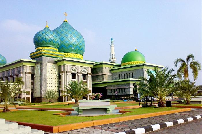 Masjid Annur Batu via Kemenag, 1. Wisata Pantai Batu Bengkung Malang, 2. Wisata Batu Night Spectacular (BNS) Malang, 3. Wisata Jatim Park 1, 4. Wahana Wisata Jatim Park 2 Malang, 5. Alun-alun kota Malang, 6. Wisata Petik Apel Malang, 7. Masjid Tiban Malang, 8. Wisata Alam Air Terjun Coban Rondo Malang, 9. Wahana Wisata Eco Green Park Malang, 10. Wisata Museum Angkut Malang, 11. Wisata Pulau Sempu Malang, 12. Wisata Pantai Balekambang Malang, 13. Objek Wisata Bendungan Karangkates Malang, 14. Wahana Wisata Wendit Water Park Malang, 15. Tempat wisata Alam Selecta Malang, 16. Objek Wisata Agrowisata Wonosari Malang, 17. Wahana Wisata Taman Rekreasi Sengkaling Malang, 18. Wisata Kuliner dan Edukasi di Inggil Museum Resto Malang, 19. Wisata Alam Menikmati Kecantikan Alam Ala Omah kayu Malang, 20. Objek Wisata Uji Adrenalin Wisata Paralayang Malang, 21. Wisata Alam 7 Air Terjun Sumber Pitu Malang, 22. Berwisata Menikmati Keperawanan Pantai Sipelot Malang, 23. Tempat Wisata Edukasi Museum Kesehatan Jiwa Malang, 24. Wisata Alam Sumber Air Krabyakan Malang, 25. Wisata Pantai Ngliyep nan Indah di Malang, 26. Wisata Sejarah di Museum D’Topeng Malang, 27. Objek Wisata Panen Madu di Agro Tawon Rimba Raya Malang, 28. Wisata Sejarah Gerbong Maut di Museum Brawijaya Malang, 29. Wisata Edukasi Museum Malang Tempo Doeloe, 30. Objek Wisata Pemandian Air Panas Cangar Batu Malang, 31. Objek Wisata Secret zoo Kebun Binatang Batu Malang, 32. Tempat Wisata Kuliner Es Krim Legendaris di Toko Oen Malang, 33. Mata Air Sumber Sirah, 34. Coban Nirwana atau Coban Mbok Karimah, 35. Pemandian Kalireco Lawang, 36. Teluk Bidadari, 37. Banyu Anjlok, 38. Wisata Tubing Wringinanom, 39. Coban Tundo, 40. Pantai Kedung Celeng, 41. Air Terjun Coban Pelangi, 42. Gua Lo Bangi, 43. Ndayung Rafting, 44. Waduk Selorejo Malang, 45. Pantai Tiga Warna Malang, 46. Teluk Kletekan Malang, 47. Pantai Lenggoksono Malang, 48. Pantai Bajul Mati Malang, 49. Jawa Timur Park 3, 50. Kampung Warna Warni Jodipan, 51. Candi Badut, 51. Sumber Jenon, 52. Wisata Pujon Kidul, 53. Pantai Sendang Biru, 54. Hawai Waterpark, 55. Pura Luhur Giri Arjuno, 56. Museum Tubuh, 57. Kusuma Waterpark, 58. Candi Songgoriti, 59. Taman Singha Merjosari, 60. Taman Kelinci, 61. Candi Singosari, 62. Pura Luhur Giri Arjuno, 63. Masjid Agung Malang, 64. Masjid Annur Batu, 65. Coban Rais, 66. River Tubing di Sungai Amprong, 67. Sumber Maron, 68. Coban Jahe, 69. Coban Talun, 70. Coban Parang Tejo, 71. Coban Gintung, 72. Coban Sewu, 73. Coban Putri, 74. Rafting Kaliwatu, 75. Sumber Taman, 76. Bukit Bulu, 77. De Tjangkul Batu, 78. Taman Labirin Coban Rondo, 79. Bukit Binglis, 80. Bukit Cinta, 81. Bukit Bintang, 82. Bukit Teletubbies, 83. Bukit Asmoro, 84. Bukit Budug Asu, 85. Pantai Banyu Meneng, 86. Pantai Selok, 87. Pantai Sendiki, 88. Pantai Goa Cina, 89. Pantai Sendang Biru, 90. Pantai Watu Leter, 91. Pantai Wedi Awu, 92. Pantai Jonggring Saloko, 93. Pantai Wedi Putih, 94. Pantai Bangsong, 95. Pantai Teluk Asmoro, 96. Pantai Telok, 97. Pantai Parang Dowo, 98. Pantai Jolangkung, 99. Pantai Tomen
