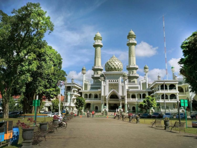 Masjid Agung Malang, 1. Wisata Pantai Batu Bengkung Malang, 2. Wisata Batu Night Spectacular (BNS) Malang, 3. Wisata Jatim Park 1, 4. Wahana Wisata Jatim Park 2 Malang, 5. Alun-alun kota Malang, 6. Wisata Petik Apel Malang, 7. Masjid Tiban Malang, 8. Wisata Alam Air Terjun Coban Rondo Malang, 9. Wahana Wisata Eco Green Park Malang, 10. Wisata Museum Angkut Malang, 11. Wisata Pulau Sempu Malang, 12. Wisata Pantai Balekambang Malang, 13. Objek Wisata Bendungan Karangkates Malang, 14. Wahana Wisata Wendit Water Park Malang, 15. Tempat wisata Alam Selecta Malang, 16. Objek Wisata Agrowisata Wonosari Malang, 17. Wahana Wisata Taman Rekreasi Sengkaling Malang, 18. Wisata Kuliner dan Edukasi di Inggil Museum Resto Malang, 19. Wisata Alam Menikmati Kecantikan Alam Ala Omah kayu Malang, 20. Objek Wisata Uji Adrenalin Wisata Paralayang Malang, 21. Wisata Alam 7 Air Terjun Sumber Pitu Malang, 22. Berwisata Menikmati Keperawanan Pantai Sipelot Malang, 23. Tempat Wisata Edukasi Museum Kesehatan Jiwa Malang, 24. Wisata Alam Sumber Air Krabyakan Malang, 25. Wisata Pantai Ngliyep nan Indah di Malang, 26. Wisata Sejarah di Museum D’Topeng Malang, 27. Objek Wisata Panen Madu di Agro Tawon Rimba Raya Malang, 28. Wisata Sejarah Gerbong Maut di Museum Brawijaya Malang, 29. Wisata Edukasi Museum Malang Tempo Doeloe, 30. Objek Wisata Pemandian Air Panas Cangar Batu Malang, 31. Objek Wisata Secret zoo Kebun Binatang Batu Malang, 32. Tempat Wisata Kuliner Es Krim Legendaris di Toko Oen Malang, 33. Mata Air Sumber Sirah, 34. Coban Nirwana atau Coban Mbok Karimah, 35. Pemandian Kalireco Lawang, 36. Teluk Bidadari, 37. Banyu Anjlok, 38. Wisata Tubing Wringinanom, 39. Coban Tundo, 40. Pantai Kedung Celeng, 41. Air Terjun Coban Pelangi, 42. Gua Lo Bangi, 43. Ndayung Rafting, 44. Waduk Selorejo Malang, 45. Pantai Tiga Warna Malang, 46. Teluk Kletekan Malang, 47. Pantai Lenggoksono Malang, 48. Pantai Bajul Mati Malang, 49. Jawa Timur Park 3, 50. Kampung Warna Warni Jodipan, 51. Candi Badut, 51. Sumber Jenon, 52. Wisata Pujon Kidul, 53. Pantai Sendang Biru, 54. Hawai Waterpark, 55. Pura Luhur Giri Arjuno, 56. Museum Tubuh, 57. Kusuma Waterpark, 58. Candi Songgoriti, 59. Taman Singha Merjosari, 60. Taman Kelinci, 61. Candi Singosari, 62. Pura Luhur Giri Arjuno, 63. Masjid Agung Malang, 64. Masjid Annur Batu, 65. Coban Rais, 66. River Tubing di Sungai Amprong, 67. Sumber Maron, 68. Coban Jahe, 69. Coban Talun, 70. Coban Parang Tejo, 71. Coban Gintung, 72. Coban Sewu, 73. Coban Putri, 74. Rafting Kaliwatu, 75. Sumber Taman, 76. Bukit Bulu, 77. De Tjangkul Batu, 78. Taman Labirin Coban Rondo, 79. Bukit Binglis, 80. Bukit Cinta, 81. Bukit Bintang, 82. Bukit Teletubbies, 83. Bukit Asmoro, 84. Bukit Budug Asu, 85. Pantai Banyu Meneng, 86. Pantai Selok, 87. Pantai Sendiki, 88. Pantai Goa Cina, 89. Pantai Sendang Biru, 90. Pantai Watu Leter, 91. Pantai Wedi Awu, 92. Pantai Jonggring Saloko, 93. Pantai Wedi Putih, 94. Pantai Bangsong, 95. Pantai Teluk Asmoro, 96. Pantai Telok, 97. Pantai Parang Dowo, 98. Pantai Jolangkung, 99. Pantai Tomen