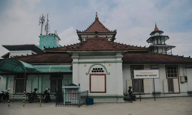 Masjid Lawang Kidul via Twitter @pesonasriwijaya, 1. Obyek Wisata Jembatan Ampera dan Sungai Musi di Palembang, 2. Tempat Wisata Religi Masjid Cheng Hoo Palembang, 3. Obyek Wisata Bukit Siguntang di Palembang, 4. Tempat Wisata Sejarah Museum Sultan Mahmud Badaruddin II Palembang, 5. Tempat Wisata Sejarah Benteng Kuto Besak di Palembang, 6. Wisata Religi Masjid Agung Sultan Mahmud Badaruddin I Palembang, 7. Objek Wisata Gedung Kantor Walikota Palembang, 8. Tempat Wisata Keluarga Kembang Iwak Family Park di Palembang, 9. Tempat Wisata Alam Hutan Punti Kayu di Palembang, 10. Tempat Wisata Sejarah Taman Purbakala Kerajaan Sriwijaya di Palembang, 11. Tempat Wisata Kuliner Kampung Kapitan di Palembang, 12. Objek Wisata Monumen perjuangan rakyat Palembang, 13. Obyek Wisata Pulau Kemaro di Palembang, 14. Tempat Wisata Alam Air Terjun Lematang Indah , 15. Obyek Wisata Gunung Dempo, 16. Tempat Wisata Alam Air Terjun Bidadari di Lahat, 17. Obyek Wisata Alam Air Terjun Maung (Curup Maung), 18. Tempat Wisata Kuliner Terkenal Martabak HAR di Palembang, 19. Tempat Wisata Kuliner Pempek Candy di Palembang, 20. Tempat Wisata Kuliner Pempek SAGA di Palembang, 21. Arung Jeram Sungai Manna, 22. Waterboom OPI Jakabaring, 23. The Amanzi Waterpark CitraGrand City, 24. Fantasy Island Palembang, 25. Danau Ranau, 26. Kolam Renang Lumban Tirta, 27. Museum Negeri Balaputra Dewa, 28. Kampung Arab Palembang, 29. Rumah Rakit Sungai Musi, 30. Palembang Bird Park, 31. Pelabuhan Tanjung Api-Api, 32. Masjid Lawang Kidul, 33. Tangga 2001, 34. Tugu Belido, 35. Kopi Roda, 36. Bayt Al-Quran Raksasa, 37. Sungai Gerong, 38. Goa Putri, 39. Sekanak Sidewalk, 40. Danau OPI, 41. Museum Tekstil Palembang, 42. Waterpark Danau Tanah Mas, 43. Taman Pelangi, 44. Bukit Golf, 45. Klenteng Chandra Nadi, 46. G Art Studio, 47. Pulau Maspari, 48. Gelora Sriwijaya, 49. Warung Apung Sungai Musi, 50. Air Terjun Kematang Indah, 51. Kebun Teh Dempo
