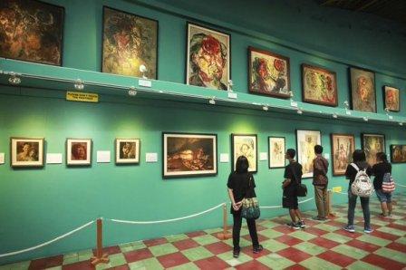 Museum Affandi Sang Maestro Lukis Indonesia Asal Jogja, 1. Wisata Candi Prambanan, 2. Wisata Air Terjun Sri Gethuk, 3. Curug Indah Tegalrejo, 4. Pasar Beringharjo, 5. Sindu Kusuma Edupark (SKE), 6. Tugu Jogja, 7. Museum Benteng Vredeburg, 8. Taman Pintar Yogyakarta, 9. Gumuk Pasir Parangkusumo, 10. The Lost World Castle, 11. Wisata Istana Ratu Boko, 12. Pantai Pok Tunggal, 13. Pantai Parangtritis, 14. Pantai Baron, 15. Pantai Siung, 16. Pabrik Gula Madukismo, 17. Museum Mini Sisa Hartaku, 18. Museum Affandi, 19. Museum Sonobudoyo Siung, 20. Wisata Kotagede , 21. Keraton Ngayogyakarta Hadiningrat, 22. Kebun Binatang Gembira Loka, 23. Jalan Malioboro, 24. Kampung Wisata Taman Sari, 25. Hutan Pinus Mangunan, 26. Kebun Buah Mangunan Jogja, 27. Pantai Timang, 28. Wisata Goa Selarong, 29. Wisata Alam Kalibiru, 30. Cave Tubing di Goa Pindul, 31. Candi Sambisari, 32. Wisata Candi Plaosan, 33. “Cahaya Surga” di Gua Jomblang, 34. Bukit Parang Endog, 35. Bukit Bintang Jogja, 36. Pantai Indrayanti, 37. Pantai Jogan, 38. Pantai Sundak, 39. Pantai Krakal, 40. Goa Gelatik, 41. Cave Tubing Kalisuci, 42. Pantai Sadranan, 43. The World Landmarks Merapi Park, 44. Transmart Carrefour Maguwo, 45. Pantai Nglambor , 46. Jogja Bay Waterpark (Tutup Sementara), 47. Kebun Teh Nglinggo Jogja, 48. Tebing Breksi, 49. Wisata Hutan Mangrove Wana Tirta, 50. Taman Nasional Gunung Merapi, 51. Jurang Tembelan, 52. Gunung Api Purba Nglanggeran, 53. Candi Ijo D.I. Yogyakarta, 54. Alun-alun Kidul, Jogja, 55. Taman Pelangi Monjali, 56. Jalan Prawirotaman, 57. Titik Nol Yogyakarta, 58. Taman Budaya Yogyakarta, 59. Ekowisata Sungai Mudal, 60. Pojok Beteng, 61. HeHa Sky View, 62. HeHa Ocean View, 63. Tumpeng Menoreh, 64. Rumah Jembarati (Tutup), 65. Studio Alam Glampong, 66. Bukit Panguk Kediwung, 67. Curug Pulosari, 68. Seribu Batu Songgo Langit, 69. Embung Langensari, 70. Pantai Ngrawe (MESRA)