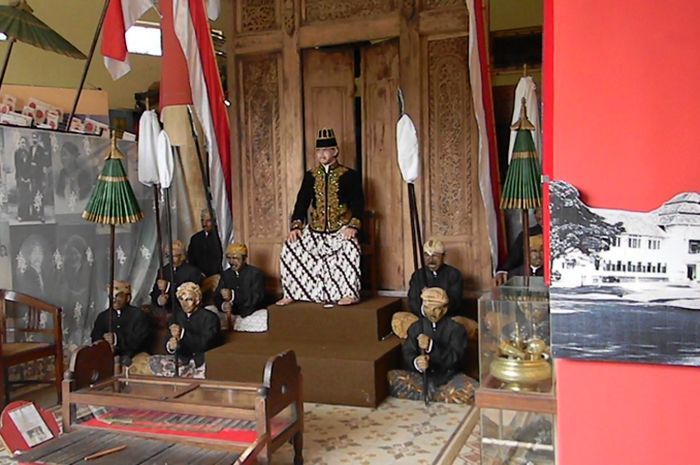 1. Wisata Pantai Batu Bengkung Malang, 2. Wisata Batu Night Spectacular (BNS) Malang, 3. Wisata Jatim Park 1, 4. Wahana Wisata Jatim Park 2 Malang, 5. Alun-alun kota Malang, 6. Wisata Petik Apel Malang, 7. Masjid Tiban Malang, 8. Wisata Alam Air Terjun Coban Rondo Malang, 9. Wahana Wisata Eco Green Park Malang, 10. Wisata Museum Angkut Malang, 11. Wisata Pulau Sempu Malang, 12. Wisata Pantai Balekambang Malang, 13. Objek Wisata Bendungan Karangkates Malang, 14. Wahana Wisata Wendit Water Park Malang, 15. Tempat wisata Alam Selecta Malang, 16. Objek Wisata Agrowisata Wonosari Malang, 17. Wahana Wisata Taman Rekreasi Sengkaling Malang, 18. Wisata Kuliner dan Edukasi di Inggil Museum Resto Malang, 19. Wisata Alam Menikmati Kecantikan Alam Ala Omah kayu Malang, 20. Objek Wisata Uji Adrenalin Wisata Paralayang Malang, 21. Wisata Alam 7 Air Terjun Sumber Pitu Malang, 22. Berwisata Menikmati Keperawanan Pantai Sipelot Malang, 23. Tempat Wisata Edukasi Museum Kesehatan Jiwa Malang, 24. Wisata Alam Sumber Air Krabyakan Malang, 25. Wisata Pantai Ngliyep nan Indah di Malang, 26. Wisata Sejarah di Museum D’Topeng Malang, 27. Objek Wisata Panen Madu di Agro Tawon Rimba Raya Malang, 28. Wisata Sejarah Gerbong Maut di Museum Brawijaya Malang, 29. Wisata Edukasi Museum Malang Tempo Doeloe, 30. Objek Wisata Pemandian Air Panas Cangar Batu Malang, 31. Objek Wisata Secret zoo Kebun Binatang Batu Malang, 32. Tempat Wisata Kuliner Es Krim Legendaris di Toko Oen Malang, 33. Mata Air Sumber Sirah, 34. Coban Nirwana atau Coban Mbok Karimah, 35. Pemandian Kalireco Lawang, 36. Teluk Bidadari, 37. Banyu Anjlok, 38. Wisata Tubing Wringinanom, 39. Coban Tundo, 40. Pantai Kedung Celeng, 41. Air Terjun Coban Pelangi, 42. Gua Lo Bangi, 43. Ndayung Rafting, 44. Waduk Selorejo Malang, 45. Pantai Tiga Warna Malang, 46. Teluk Kletekan Malang, 47. Pantai Lenggoksono Malang, 48. Pantai Bajul Mati Malang, 49. Jawa Timur Park 3, 50. Kampung Warna Warni Jodipan, 51. Candi Badut, 51. Sumber Jenon, 52. Wisata Pujon Kidul, 53. Pantai Sendang Biru, 54. Hawai Waterpark, 55. Pura Luhur Giri Arjuno, 56. Museum Tubuh, 57. Kusuma Waterpark, 58. Candi Songgoriti, 59. Taman Singha Merjosari, 60. Taman Kelinci, 61. Candi Singosari, 62. Pura Luhur Giri Arjuno, 63. Masjid Agung Malang, 64. Masjid Annur Batu, 65. Coban Rais, 66. River Tubing di Sungai Amprong, 67. Sumber Maron, 68. Coban Jahe, 69. Coban Talun, 70. Coban Parang Tejo, 71. Coban Gintung, 72. Coban Sewu, 73. Coban Putri, 74. Rafting Kaliwatu, 75. Sumber Taman, 76. Bukit Bulu, 77. De Tjangkul Batu, 78. Taman Labirin Coban Rondo, 79. Bukit Binglis, 80. Bukit Cinta, 81. Bukit Bintang, 82. Bukit Teletubbies, 83. Bukit Asmoro, 84. Bukit Budug Asu, 85. Pantai Banyu Meneng, 86. Pantai Selok, 87. Pantai Sendiki, 88. Pantai Goa Cina, 89. Pantai Sendang Biru, 90. Pantai Watu Leter, 91. Pantai Wedi Awu, 92. Pantai Jonggring Saloko, 93. Pantai Wedi Putih, 94. Pantai Bangsong, 95. Pantai Teluk Asmoro, 96. Pantai Telok, 97. Pantai Parang Dowo, 98. Pantai Jolangkung, 99. Pantai Tomen