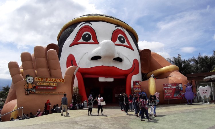 Museum Tubuh via Merdeka, 1. Wisata Pantai Batu Bengkung Malang, 2. Wisata Batu Night Spectacular (BNS) Malang, 3. Wisata Jatim Park 1, 4. Wahana Wisata Jatim Park 2 Malang, 5. Alun-alun kota Malang, 6. Wisata Petik Apel Malang, 7. Masjid Tiban Malang, 8. Wisata Alam Air Terjun Coban Rondo Malang, 9. Wahana Wisata Eco Green Park Malang, 10. Wisata Museum Angkut Malang, 11. Wisata Pulau Sempu Malang, 12. Wisata Pantai Balekambang Malang, 13. Objek Wisata Bendungan Karangkates Malang, 14. Wahana Wisata Wendit Water Park Malang, 15. Tempat wisata Alam Selecta Malang, 16. Objek Wisata Agrowisata Wonosari Malang, 17. Wahana Wisata Taman Rekreasi Sengkaling Malang, 18. Wisata Kuliner dan Edukasi di Inggil Museum Resto Malang, 19. Wisata Alam Menikmati Kecantikan Alam Ala Omah kayu Malang, 20. Objek Wisata Uji Adrenalin Wisata Paralayang Malang, 21. Wisata Alam 7 Air Terjun Sumber Pitu Malang, 22. Berwisata Menikmati Keperawanan Pantai Sipelot Malang, 23. Tempat Wisata Edukasi Museum Kesehatan Jiwa Malang, 24. Wisata Alam Sumber Air Krabyakan Malang, 25. Wisata Pantai Ngliyep nan Indah di Malang, 26. Wisata Sejarah di Museum D’Topeng Malang, 27. Objek Wisata Panen Madu di Agro Tawon Rimba Raya Malang, 28. Wisata Sejarah Gerbong Maut di Museum Brawijaya Malang, 29. Wisata Edukasi Museum Malang Tempo Doeloe, 30. Objek Wisata Pemandian Air Panas Cangar Batu Malang, 31. Objek Wisata Secret zoo Kebun Binatang Batu Malang, 32. Tempat Wisata Kuliner Es Krim Legendaris di Toko Oen Malang, 33. Mata Air Sumber Sirah, 34. Coban Nirwana atau Coban Mbok Karimah, 35. Pemandian Kalireco Lawang, 36. Teluk Bidadari, 37. Banyu Anjlok, 38. Wisata Tubing Wringinanom, 39. Coban Tundo, 40. Pantai Kedung Celeng, 41. Air Terjun Coban Pelangi, 42. Gua Lo Bangi, 43. Ndayung Rafting, 44. Waduk Selorejo Malang, 45. Pantai Tiga Warna Malang, 46. Teluk Kletekan Malang, 47. Pantai Lenggoksono Malang, 48. Pantai Bajul Mati Malang, 49. Jawa Timur Park 3, 50. Kampung Warna Warni Jodipan, 51. Candi Badut, 51. Sumber Jenon, 52. Wisata Pujon Kidul, 53. Pantai Sendang Biru, 54. Hawai Waterpark, 55. Pura Luhur Giri Arjuno, 56. Museum Tubuh, 57. Kusuma Waterpark, 58. Candi Songgoriti, 59. Taman Singha Merjosari, 60. Taman Kelinci, 61. Candi Singosari, 62. Pura Luhur Giri Arjuno, 63. Masjid Agung Malang, 64. Masjid Annur Batu, 65. Coban Rais, 66. River Tubing di Sungai Amprong, 67. Sumber Maron, 68. Coban Jahe, 69. Coban Talun, 70. Coban Parang Tejo, 71. Coban Gintung, 72. Coban Sewu, 73. Coban Putri, 74. Rafting Kaliwatu, 75. Sumber Taman, 76. Bukit Bulu, 77. De Tjangkul Batu, 78. Taman Labirin Coban Rondo, 79. Bukit Binglis, 80. Bukit Cinta, 81. Bukit Bintang, 82. Bukit Teletubbies, 83. Bukit Asmoro, 84. Bukit Budug Asu, 85. Pantai Banyu Meneng, 86. Pantai Selok, 87. Pantai Sendiki, 88. Pantai Goa Cina, 89. Pantai Sendang Biru, 90. Pantai Watu Leter, 91. Pantai Wedi Awu, 92. Pantai Jonggring Saloko, 93. Pantai Wedi Putih, 94. Pantai Bangsong, 95. Pantai Teluk Asmoro, 96. Pantai Telok, 97. Pantai Parang Dowo, 98. Pantai Jolangkung, 99. Pantai Tomen