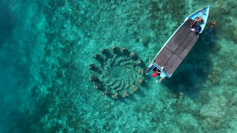 Nest via Shutterstock, 1. Gunung Rinjani Lombok, 2. Wisata Pantai Kuta Lombok, 3. Wisata Desert Point (Bangko-Bangko) Lombok, 4. Gili Kondo, 5. Wisata Pantai Senggigi Lombok, 6. Wisata Gili Air, Gili Meno, dan Gili Trawangan di Lombok, 7. Pantai Tanjung Aan, 8.  Pantai Tanjung Bloam, 9. Tempat Wisata Pantai Selong Belanak Lombok, 10. Sade Village, 11. Pantai Sekotong , 12. Air Terjun Sandang Gile , 13. Gili Nanggu Lombok, 14. Objek Wisata Batu Bolong, 15. Objek Wisata Batu Layar , 16. Narmada Park, 17. Pink Beach Lombok, 18. Gili Lampu Lombok Timur, 19. Bukit Malimbu , 20. Gili Kedis, 21. Lingkoq Datu, Pantai Penyisok, 22. Bukit Pergasingan, 23. Pantai Semeti, 24. Air Terjun Mangku Sakti, 25. Air Terjun Benang Kelambu, 26. Air Terjun Tiu Kelep, 27. Tanjung Poki, 28. Pantai Nambung, 29. Taman Wisata Alam Gunung Tunak, Pemandangan Samudera di atas Bukit Hijau, 30. Rinjani Lodge, 31. Pantai Tebing, 32. Sumber Air Panas Aik Kalak, 33. Danau Segara Anak, 34. Pantai Mawun Lombok, 35. Pantai Seger, 36. Pantai Surga, 37. Tanjung Ringgit, 38. Gili Sulat dan Gili Lawang, 39. Pantai Sire, 40. Air Terjun Penimbungan: Surga Tersembunyi di Torean, 41. Jembatan Gantung Kuno: Peninggalan Jaman Penjajahan Belanda yang berumur 84 Tahun, 42. Taman Wisata Pusuk Sembalun: Mengagumi Pemandangan Gunung Rinjani yang Megah, 43. Pantai Setangi: Villa Hantu yang Mendebarkan, 44. Batu Payung, Tanjung Aan: Monumen Alam yang Berdiri Kokoh di Tepi Pantai, 45. Bau Nyale: Tempat Perayaan Festival Legendaris, 46. Desa Bayan Sasak: Menyelami Kehidupan 5000 tahun SM, 47. Ashtari Lounge and Kitchen: Menyantap Makanan di Puncak Bukit, 48. Artati Lombok Bungalow and Restaurant , 49. Bertenun Tradisional di Desa Sukarara, 50. Bask Nest: Menjelajahi Dunia Bawah Laut yang Artistik, 51. Gua Bangkang: Suasana Dramatis di Tepi Pantai
