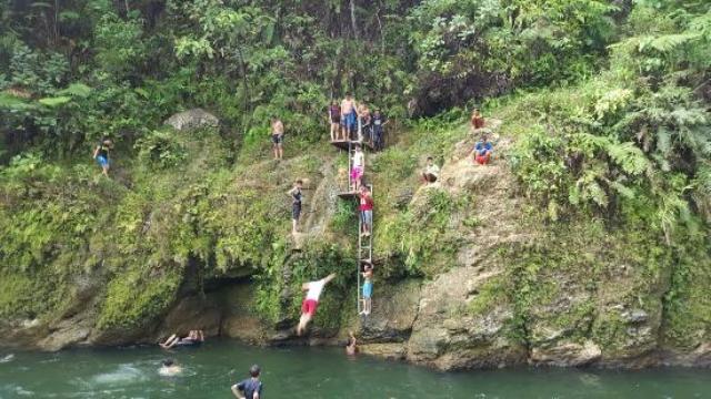 Objek Wisata Pemandian Lubuk Minturun Padang