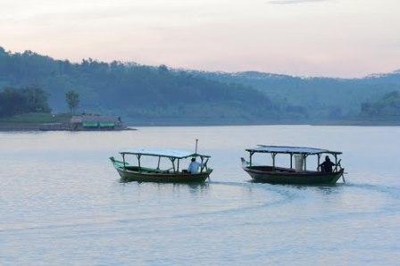 Objek Wisata Tirta Waduk Cacaban Tegal, 1. Pemandian Air Panas Guci, 2. Pantai Purwahamba Indah, 3. Tirta Waduk Cacaban , 4. Agro Wisata Loco Antik , 5. Curug Cantel Bumijawa, 6. Curug Putri , 7. Pantai Alam Indah, 8. Bahari Waterpark Tegal, 9. Wana Wisata Clirit View, 10. Rita Park, 11. Alun-alun Kota Tegal, 12. Taman Rakyat Slawi Ayu, 13. Guci Forest, 14. Sulaku Bumijawa Park, 15. Taman Anggrek Tuwel Guci, 16. Guciku Hot Waterboom, 17. The Baron Hill of Guci, 18. Waterboom Yogya, 19. Konsorsium Rumah Wayang, 20. Bukit Goa Lawa atau Bukit Batu Agung, 21. Danau Beko Margasari, 22. Jembatan Gantung Danawarih, 23. Kawasan Konservasi Karang Jeruk, 24. Wisata Kesehatan Jamu (WKJ) Kalibakung, 25. Monumen Bahari, 26. Curug Pitu Margasari, 27. Situs Manusia Purba Semedo, 28. Pantai Muarareja Indah, 29. Taman Poci, 30. Curug Jejeg, 31. Curug Luhur, 32. Curug Kembar, 33. Kolam Renang Samudra Slawi, 34. Bukit Rangkok Pagerwangi, 35. Kebun Melati Maribaya, 36. Curug Penganten, 37. Pacific Mall, 38. Bukit Bintang Guci, 39. Curug Sentul Cawitali, 40. Curug Jedor Guci, 41. Curug Longan, 42. Kolam Renang Hj. Muriyah Slawi, 43. Telaga Air Cempaka, 44. Gunung Tanjung