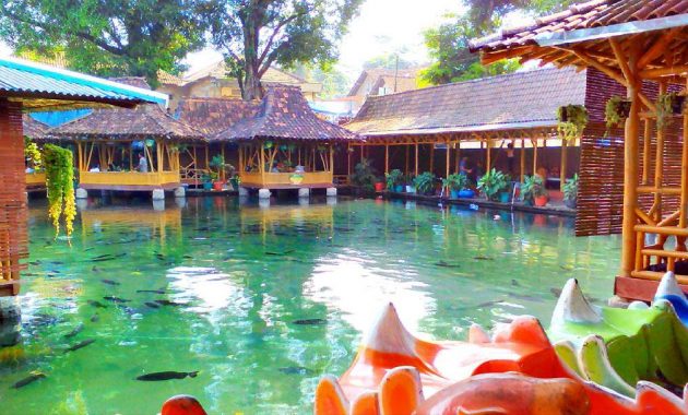 Objek Wisata Tlatar, Boyolali, 1. Grojogan Sewu Tawangmangu, 2. Pandawa Water World Solo Baru, 3. Taman Balekambang, 4. Keraton Surakarta, 5. Wisata Tugu Lilin di Solo , 6. Air Terjun Jumog, 7. Taman Sriwedari, 8. Kampoeng Batik Kauman, 9. Pasar Klewer, 10. Tempat Wisata di Solo – Museum Manusia Purba Sangiran, 11. Tempat Wisata di Solo – Pura Mangkunegaran, 12. Monumen Pers, 13. Galabo Solo, 14. Tempat Wisata di Solo – Kebun Binatang Taru Jurug, 15. Ngarsopuro Night Market Solo, 16. Alun-Alun Kidul Surakarta, 17. Tempat Wisata di Solo – Dalem Kalitan, 18. Tempat Wisata di Solo – Taman Cerdas, 19. Masjid Al-Wustho Mangkunegaran, 20. Bendungan Karet Tirtonadi, 21. The Heritage Palace, 22. Lokananta Recording Audio & Video Cassette, 23. Trans Studio Mini Solo, 24. Museum Batik Danar Hadi, 25. Loji Gandrung, 26. Museum Radya Pustaka, 27. Pasar Antik Triwindu, 28. Benteng Vastenburg Fort, 29. Agrowisata Amanah, Karanganyar, 30. Agrowisata Sondokoro, Karanganyar, 31. Bukit Hope, Karanganyar (Tutup), 32. Bumi Perkemahan Sekipan, Karanganyar, 33. Candi Cetho, Karanganyar, 34. Candi Sukuh, Karanganyar, 35. Edupark Intan Pari, Karanganyar, 36. Kebun Strawberry, Karanganyar, 37. Paralayang Segoro Gunung, Karanganyar, 38. Rumah Pohon Banyu Anyep (Tutup), 39. Taman Bintang Kemuning, Ngargoyoso, Karanganyar, 40. Telaga Madirda, Karanganyar, 41. Bukit Cumbri, Wonogiri, 42. Gantole Wonogiri, 43. Batu Seribu, Sukoharjo, 44. Bendungan Colo, Sukoharjo, 45. Gardu Pandang Bukit Batur Suroteleng, 46. Bukit Gancik, 47. Tretes Taman Tani (Tutup), 48. De Tjolomadoe, 49. Rumah Atsiri Indonesia, 50. Pantai Karang Payung, 51. Tumurun Private Museum, 52. River Moon Pusur, 53. Museum R Hamong Wardoyo, 54. Sepur Kluthuk Jaladara, 55. Koridor Singosaren, 56. Ndalem Gondosuli, 57. Grojogan Selondo, 58. Taman Hutan Rakyat Ngargoyoso, 59. Candi Plaosan, 60. Umbul Ponggok, 61. Umbul Cokro Tulung, 62. Omah Jungkir, 63. Telaga Biru, 64. Randubang, 65. Pasar Gede Hardjonagoro, 66. Solo Grand Mall, 67. Pusat Grosir Solo, 68. Taman Bunga Bono, Klaten, 69. Umbul Kapilaler, Klaten, 70. Bukit Gancik, Selo, Boyolali, 71. Lembah Gunung Madu, Boyolali, 72. Objek Wisata Tlatar, Boyolali, 73. Obyek Wisata Air Cokro, 74. Museum Samanhudi, 75. Air Terjun Parang Ijo, 76. Museum Keris, 77. Vihara Dhamma Sundara