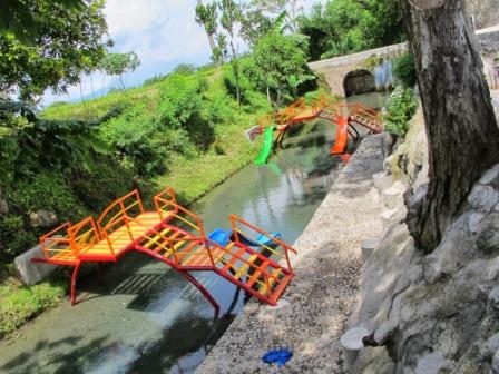 Obyek Wisata Air Lepen Kencana Klaten, 1. Tempat Wisata Sejarah Candi Prambanan Klaten, 2. Tempat Wisata Air Umbul Ponggok Klaten, 3. Obyek Wisata Mata Air Cokro Tulung Klaten, 4. River Boarding di Kali Pusur Klaten, 5. Obyek Wisata Air Umbul Jolotundo Klaten, 6. Obyek Wisata Air Lepen Kencana Klaten, 7. Objek Wisata Air Umbul Kapilaler Klaten, 8. Wahana Liburan Galuh Tirto Nirmolo Klaten, 9. Tempat Wisata Kuliner Warung Apung Rowo Jombor Klaten, 10. Tempat Wisata Sejarah Candi Merak Klaten, 11. Wisata Museum Gula Gondang Winangoen Klaten, 12. Wisata Budaya Perajin tanduk kerbau Keprabon Klaten, 13. Tempat Wisata Alam Puncak Clongop Klaten, 14. Tempat Wisata Sejarah Candi Lumbung Klaten, 15. Tempat Wisata Sejarah Candi Sewu Klaten, 16. Ziarah ke Makam Sunan Pandanaran Klaten, 17. Candi Plaosan, 18. Taman Lampion Klaten, 19. Deles Indah, 20. Pemandian Lumban Tirto, 21. Umbul Manten, 22. Candi Sojiwan, 23. Umbul Tirto Mulyono dan Tirto Mulyani, 24. Hutan Kota Gergunung, 25. Candi Bubrah, 26. Candi Gana, 27. Kebun Rambutan Desa Tulung, 28. Bukit Sidoguro, 29. Bukit Petung, 30. Taman 1000 Pelangi, 31. Gunung Watu Prahu, 32. Agrowisata Bonsai, 33. Taman Kamboja Klaten, 34. Umbul Nilo, 35. Umbul Gedaren, 36. Embung Tirto Mulyo, 37. Curug Indah Tegalrejo, 38. Sendang Gemuling, 39. Wisata Kali Talang, 40. Taman Bunga Kebon Asri, 41. Bukit Cinta Klaten