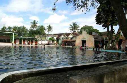 Obyek Wisata Air Umbul Jolotundo Klaten, 1. Tempat Wisata Sejarah Candi Prambanan Klaten, 2. Tempat Wisata Air Umbul Ponggok Klaten, 3. Obyek Wisata Mata Air Cokro Tulung Klaten, 4. River Boarding di Kali Pusur Klaten, 5. Obyek Wisata Air Umbul Jolotundo Klaten, 6. Obyek Wisata Air Lepen Kencana Klaten, 7. Objek Wisata Air Umbul Kapilaler Klaten, 8. Wahana Liburan Galuh Tirto Nirmolo Klaten, 9. Tempat Wisata Kuliner Warung Apung Rowo Jombor Klaten, 10. Tempat Wisata Sejarah Candi Merak Klaten, 11. Wisata Museum Gula Gondang Winangoen Klaten, 12. Wisata Budaya Perajin tanduk kerbau Keprabon Klaten, 13. Tempat Wisata Alam Puncak Clongop Klaten, 14. Tempat Wisata Sejarah Candi Lumbung Klaten, 15. Tempat Wisata Sejarah Candi Sewu Klaten, 16. Ziarah ke Makam Sunan Pandanaran Klaten, 17. Candi Plaosan, 18. Taman Lampion Klaten, 19. Deles Indah, 20. Pemandian Lumban Tirto, 21. Umbul Manten, 22. Candi Sojiwan, 23. Umbul Tirto Mulyono dan Tirto Mulyani, 24. Hutan Kota Gergunung, 25. Candi Bubrah, 26. Candi Gana, 27. Kebun Rambutan Desa Tulung, 28. Bukit Sidoguro, 29. Bukit Petung, 30. Taman 1000 Pelangi, 31. Gunung Watu Prahu, 32. Agrowisata Bonsai, 33. Taman Kamboja Klaten, 34. Umbul Nilo, 35. Umbul Gedaren, 36. Embung Tirto Mulyo, 37. Curug Indah Tegalrejo, 38. Sendang Gemuling, 39. Wisata Kali Talang, 40. Taman Bunga Kebon Asri, 41. Bukit Cinta Klaten