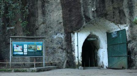 Obyek Wisata Goa Jepang , 1. Air Terjun Curug Cipurut, 2. Situ Wanayasa Purwakarta, 3. Waduk Jatiluhur, 4. Wisata Taman Air Mancur Sribaduga Situ Buleud, 5. Obyek Wisata keluarga Waduk Cirata, 6. Jatiluhur Water World, 7. Wisata Alam Sumber Air panas Ciracas, 8. Wisata Giri Tirta Kahuripan, 9. Sentra Pembuatan Keramik Plered, 10. Wisata Desa Sajuta Batu, 11. Wisata KulinerSate Maranggi, 12. Gedung Negara dan Gedung Karesidenan, 13. Obyek Wisata Goa Jepang, 14. Goa Belanda, 15. Kampung Panenjoan, 16. Skylodge Padjadjaran Anyar, 17. Taman Batu Cijanun, 18. Saung Manglid, 19. Sungai Cidomas, 20. Cikao Waterpark, 21. Urban Farming, 22. Gunung Lembu, 23. Kampung Sadang, 24. Bukit Katumbiri, 25. Pasir Langlang Panyawangan, 26. Museum Galeri Wayang, 27. Bale Panyawangan Diorama Nusantara & Bale Panyawangan Diorama Purwakarta, 28. Green Valley Waterpark, 29. Kuburan Kereta Api Stasiun Purwakarta, 30. Gunung Bongkok, 31. Gunung Parang, 32. Kampung Wisata Tajur, 33. Curug Tilu, 34. Kuya Maranggi Waterpark, 35. Hidden Valley Hills, 36. Tebing Boyer, 37. Tanjakan Cinta, 38. Parang Gombong, 39. Wanakula Camp, 40. Bale Indung Rahayu, 41. Curug Suhada, 42. Curug Cisomang, 43. The Colorville at Alam Sari Wates