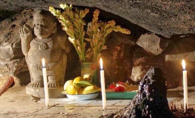 Obyek Wisata Gua Semar Dieng, 1. Obyek Wisata Alam Bukit Sikunir Dieng, 2. Tempat Wisata Telaga Pengilon Dieng, 3. Objek Wisata Telaga Merdada Dieng, 4. Pendakian Gunung Prau Dieng, 5. Obyek Wisata Candi Arjuna Dieng, 6. Liburan ke Dieng Plateau Theater, 7. Tempat Wisata Gardu Pandang Tieng, 8. Tempat Wisata Alam Batu Ratapan Angin di Dieng, 9. Objek Wisata Sumur Jalatunda di Dieng, 10. Obyek Wisata Kawah Sikidang di Dieng, 11. Tempat Wisata Alam Telaga Warna di Dieng, 12. Tempat Wisata Telaga Cebong di Dieng, 13. Obyek Wisata Candi Bima di Dieng, 14. Obyek Wisata Kawah Candradimuka Dieng, 15. Obyek Wisata Kawah Sileri Dieng, 16. Tempat Wisata Museum Kailasa di Dieng, 17. Tempat Wisata Kuliner di Dieng, 18. Obyek Wisata Gua Semar Dieng, 19. Tempat Bermain di Mata air Sungai Serayu Dieng, 20. Arung Jeram di Dieng, 21. Telaga Menjer, 22. Savana Pangonan, 23. Telaga Dringo, 24. Petak 9 Dieng
