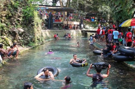 Obyek Wisata Mata Air CokroTulung Klaten, 1. Tempat Wisata Sejarah Candi Prambanan Klaten, 2. Tempat Wisata Air Umbul Ponggok Klaten, 3. Obyek Wisata Mata Air Cokro Tulung Klaten, 4. River Boarding di Kali Pusur Klaten, 5. Obyek Wisata Air Umbul Jolotundo Klaten, 6. Obyek Wisata Air Lepen Kencana Klaten, 7. Objek Wisata Air Umbul Kapilaler Klaten, 8. Wahana Liburan Galuh Tirto Nirmolo Klaten, 9. Tempat Wisata Kuliner Warung Apung Rowo Jombor Klaten, 10. Tempat Wisata Sejarah Candi Merak Klaten, 11. Wisata Museum Gula Gondang Winangoen Klaten, 12. Wisata Budaya Perajin tanduk kerbau Keprabon Klaten, 13. Tempat Wisata Alam Puncak Clongop Klaten, 14. Tempat Wisata Sejarah Candi Lumbung Klaten, 15. Tempat Wisata Sejarah Candi Sewu Klaten, 16. Ziarah ke Makam Sunan Pandanaran Klaten, 17. Candi Plaosan, 18. Taman Lampion Klaten, 19. Deles Indah, 20. Pemandian Lumban Tirto, 21. Umbul Manten, 22. Candi Sojiwan, 23. Umbul Tirto Mulyono dan Tirto Mulyani, 24. Hutan Kota Gergunung, 25. Candi Bubrah, 26. Candi Gana, 27. Kebun Rambutan Desa Tulung, 28. Bukit Sidoguro, 29. Bukit Petung, 30. Taman 1000 Pelangi, 31. Gunung Watu Prahu, 32. Agrowisata Bonsai, 33. Taman Kamboja Klaten, 34. Umbul Nilo, 35. Umbul Gedaren, 36. Embung Tirto Mulyo, 37. Curug Indah Tegalrejo, 38. Sendang Gemuling, 39. Wisata Kali Talang, 40. Taman Bunga Kebon Asri, 41. Bukit Cinta Klaten