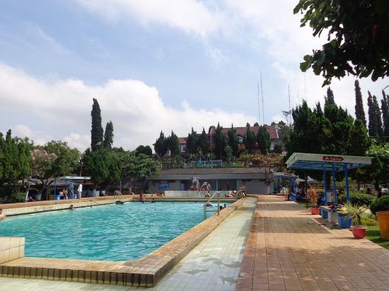 Obyek Wisata Pemandian Rembangan di Jember, 1. Tempat Wisata Pantai Pasir Putih Malikan (Papuma) Jember, 2. Tempat Wisata Pantai Watu Ulo Jember, 3. Tempat Wisata Keluarga Pantai Bandealit di Jember, 4. Tempat Wisata Pantai Puger di Jember, 5. Obyek Wisata Keluarga Tiara Waterpark di Jember, 6. Objek Wisata Keluarga Pemandian Kebon Agung di Jember, 7. Tempat Wisata Edukasi Taman Botani Jember, 8. Wahana Liburan Seru Waterboom Niagara di Jember, 9. Destinasi Wisata Populer Kawasan Puncak Rembangan di Jember, 10. Tempat Wisata Alam Air Terjun Tancak di Jember, 11. Tujuan Wisata Keluarga Pemandian Patemon di Jember, 12. Tempat Wisata Sejarah Situs Duplang di Jember, 13. Obyek Wisata Pantai Paseban di Jember, 14. Obyek Wisata Pemandian Rembangan di Jember, 15. Obyek Wisata Menarik Loko Lori di Jember, 16. Tempat Wisata Alam Air Terjun Antrokan di Jember, 17. Kafe Kolong di Jember, 18. Obyek Wisata Bedadung di Jember (Sudah Tutup), 19. Wisata ke Perkebunan Teh Gunung Gambir di Jember, 20. Obyek Wisata Pemandian Oleng Sibutong di jember, 21. Kimo Swimming Pool, 22. Air Terjun Manggisan, 23. Air Terjun Sumber Salak, 24. Pantai Payangan, 25. Pantai Rowo Cangak, 26. Pantai Teluk Love, 27. Agrowisata Tembakau, 28. Wisata Agro Glantangan, 29. Dira Park, 30. Agrowisata Mumbul Garden Jember, 31. Taman Nasional Meru Betiri, 32. Museum Tembakau Jember, 33. Pabrik Kopi Gumitir Jember, 34. Pulau Nusa Barong Jember, 35. Agrowisata Kopi dan Kakao, 36. Air Terjun Watu Ombo, 37. Air Terjun Lereng Raung, 38. Air Terjun Sumber Salak, 39. Taman Galaxy, 40. Bukit SJ 88, 41. Air Terjun Mandigu, 42. Goa Jepang