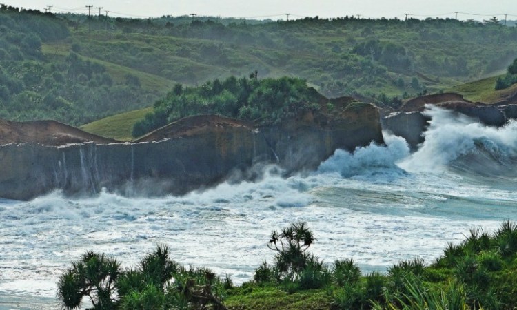 Pantai Cicaladi via Zonabikers, 1. Wisata Pantai Cibangban, 2. Objek Wisata Goa Buniayu, 3. Tempat Wisata Pantai Ujung Genteng Sukabumi, 4. Wisata Pantai Cimaja, 5. Tempat Wisata Taman Rekreasi Selabintana Sukabumi, 6. Situ Gunung Sukabumi, 7. Kawah Ratu Sukabumi, 8. Rafting di Sungai Citarik, 9. Berwisata ke Kampung Ciptagelar Sukabumi, 10. Objek Wisata Arung Jeram Sungai Cicatih, 11. Tempat Wisata Geopark Ciletuh Sukabumi, 12. Tempat Wisata Situ Sukarame di Sukabumi, 13. Curug Sawer Sukabumi, 14. Wana Wisata Cipelang, Wisata Alam Pegunungan Sukabumi, 15. Objek wisata Pondok Halimun Sukabumi, 16. Objek Wisata Megalitik Cengkuk Sukabumi, 17. Objek Wisata Sumber Air Panas Cikundul Sukabumi, 18. Penangkaran Penyu Hijau di Pantai Pangumbahan, 19. Objek Wisata Alam Curug Cibeureum Sukabumi, 20. Tebing Panenjoan, 21. Objek Wisata Curug Cimarinjung Sukabumi, 22. Liburan ke Pantai Citepus Sukabumi, 23. Pantai Cikembang Sukabumi, 24. Curug Sentral Kebandungan, 25. Pantai Cipanarikan Sukabumi, 26. Pantai Amanda Ratu, 27. Bukit Karang Numpang, 28. Ryzzy Azzahra Waterpark, 29. Waterboom Nagrak, 30. Liburan ke Pantai Cibongkok Sukabumi, 31. Berwisata ke Pantai Ombak Tujuh Sukabumi, 32. Liburan Seru ke Pantai Cibuaya Sukabumi, 33. Rekreasi ke Pantai Karang Hawu Sukabumi, 34. Liburan yang Asyik ke Curug Awang Sukabumi, 35. Objek wisata Curug Cikaso Sukambumi, 36. Liburan Seru ke Curug Cigangsa Sukabumi, 37. Mengunjungi Curug Sentral Kabandungan nan Eksotis, 38. Nyebur ke Curug Sodong yang Adem, 39. Wisata Seru ke Curug Bibijilan Sukabumi, 40. Mengintip Curug Cirajeg yang Tersembunyi, 41. Curug Gentong nan cantik dan menawan, 42. Melihat Keindahan Danau Batu Bacan Sukabumi, 43. Berendam di Pemandian Air Panas Cisolok, 44. Gua Lalay Sukabumi Jawa Barat, 45. Taman Nasional Gunung Halimun Salak Sukabumi, 46. Taman Rekreasi Danau Lido Sukabumi, 47. Pantai Cicaladi, 48. Halimun Adventure Journey, 49. Rumah Fantasi, 50. Bravo Adventure, 51. Karang Aji Beach Villa, 52. Bukit Sabak, 53. Sabana Puncak Pilar, 54. Santa Sea Waterpark, 55. Jembatan Situ Gunung, 56. Geyser Cisolok, 57. Karang Para, 58. Curug Caweni, 59. Wisata Bukit Baros, 60. Camp Bravo, 61. Puncak Peuyeum, 62. Curug Cikanteh Sukabumi