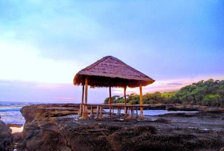 tempat wisata di Garut, 1. Wisata Gunung Papandayan , 2. Wisata Gunung Cikuray , 3. Wisata Gunung Guntur , 4. Tempat Wisata Situ Bagendit di Garut , 5. Wisata Situ dan Candi Cangkuang , 6. Wisata Pemandian Air Panas Cipanas, 7. Wisata Pemandian Air Panas Darajat , 8. Wisata Kawah Putih Talaga Bodas , 9. Wisata Arung Jeram Sungai Cimanuk , 10. Wisata Tebing Alam Batu Tumpang , 11. Wisata Pantai Santolo , 12. Wisata Pantai Sayang Heulang , 13. Wisata Pantai Rancabuaya , 14. Tempat Wisata Taman Satwa Cikembulan di Garut , 15. Wisata Curug Citiis , 16. Wisata Curug Orok , 17. Pantai Puncak Guha di Garut, 18. Wisata Pantai Cijeruk Indah, 19. Wisata Pantai Karang Paranje, 20. Kampung Sampireun, 21. Sabda Alam Cipanas, 22. Kawah Darajat Garut, 23. Curug Cimandi Racun, 24. Curug Sang Hyang Taraje, 25.  Kebun Mawar Situhapa Garut, 26. Kawah Kamojang, 27. Pantai Cicalobak, 28. Pantai Taman Manalusu, 29. Perkebunan Teh Dayeuh Manggung, 30. Kolam Air Panas Cikarees, 31. Bukit Pilar Angin, 32. Leuweung Oko D’Great, 33. Leuwi Tonjong, 34. Bukit Palahlar, 35. Bukit Nangklak, 36. Pusat Konservasi Elang Kamojang, 37. Curug Cikawung, 38. Curug Cibadak, 39. Batu Patapaan, 40. Gunung Piramida Sadahurip, 41. Curug Nyogong, 42. Leuwi Korsi, 43. Leuwi Jurig, 44. Leuwi Jubleg, 45. Bukit Teletubbies Pasir Pogor, 46. Karacak Valley, 47. Cilopang Adventure Camp, 48. Papandayan Leisure Park, 49. River Tubing Cikaengan, 50. Curug Batu Nyusun, 51. Curug Ciarjuna, 52. Hutan Mati Gunung Papandayan