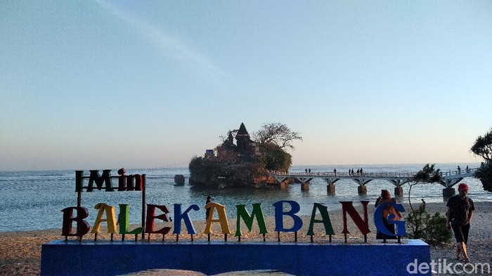 Pantai Balekambang Malang via Detik, 1. Wisata Pantai Batu Bengkung Malang, 2. Wisata Batu Night Spectacular (BNS) Malang, 3. Wisata Jatim Park 1, 4. Wahana Wisata Jatim Park 2 Malang, 5. Alun-alun kota Malang, 6. Wisata Petik Apel Malang, 7. Masjid Tiban Malang, 8. Wisata Alam Air Terjun Coban Rondo Malang, 9. Wahana Wisata Eco Green Park Malang, 10. Wisata Museum Angkut Malang, 11. Wisata Pulau Sempu Malang, 12. Wisata Pantai Balekambang Malang, 13. Objek Wisata Bendungan Karangkates Malang, 14. Wahana Wisata Wendit Water Park Malang, 15. Tempat wisata Alam Selecta Malang, 16. Objek Wisata Agrowisata Wonosari Malang, 17. Wahana Wisata Taman Rekreasi Sengkaling Malang, 18. Wisata Kuliner dan Edukasi di Inggil Museum Resto Malang, 19. Wisata Alam Menikmati Kecantikan Alam Ala Omah kayu Malang, 20. Objek Wisata Uji Adrenalin Wisata Paralayang Malang, 21. Wisata Alam 7 Air Terjun Sumber Pitu Malang, 22. Berwisata Menikmati Keperawanan Pantai Sipelot Malang, 23. Tempat Wisata Edukasi Museum Kesehatan Jiwa Malang, 24. Wisata Alam Sumber Air Krabyakan Malang, 25. Wisata Pantai Ngliyep nan Indah di Malang, 26. Wisata Sejarah di Museum D’Topeng Malang, 27. Objek Wisata Panen Madu di Agro Tawon Rimba Raya Malang, 28. Wisata Sejarah Gerbong Maut di Museum Brawijaya Malang, 29. Wisata Edukasi Museum Malang Tempo Doeloe, 30. Objek Wisata Pemandian Air Panas Cangar Batu Malang, 31. Objek Wisata Secret zoo Kebun Binatang Batu Malang, 32. Tempat Wisata Kuliner Es Krim Legendaris di Toko Oen Malang, 33. Mata Air Sumber Sirah, 34. Coban Nirwana atau Coban Mbok Karimah, 35. Pemandian Kalireco Lawang, 36. Teluk Bidadari, 37. Banyu Anjlok, 38. Wisata Tubing Wringinanom, 39. Coban Tundo, 40. Pantai Kedung Celeng, 41. Air Terjun Coban Pelangi, 42. Gua Lo Bangi, 43. Ndayung Rafting, 44. Waduk Selorejo Malang, 45. Pantai Tiga Warna Malang, 46. Teluk Kletekan Malang, 47. Pantai Lenggoksono Malang, 48. Pantai Bajul Mati Malang, 49. Jawa Timur Park 3, 50. Kampung Warna Warni Jodipan, 51. Candi Badut, 51. Sumber Jenon, 52. Wisata Pujon Kidul, 53. Pantai Sendang Biru, 54. Hawai Waterpark, 55. Pura Luhur Giri Arjuno, 56. Museum Tubuh, 57. Kusuma Waterpark, 58. Candi Songgoriti, 59. Taman Singha Merjosari, 60. Taman Kelinci, 61. Candi Singosari, 62. Pura Luhur Giri Arjuno, 63. Masjid Agung Malang, 64. Masjid Annur Batu, 65. Coban Rais, 66. River Tubing di Sungai Amprong, 67. Sumber Maron, 68. Coban Jahe, 69. Coban Talun, 70. Coban Parang Tejo, 71. Coban Gintung, 72. Coban Sewu, 73. Coban Putri, 74. Rafting Kaliwatu, 75. Sumber Taman, 76. Bukit Bulu, 77. De Tjangkul Batu, 78. Taman Labirin Coban Rondo, 79. Bukit Binglis, 80. Bukit Cinta, 81. Bukit Bintang, 82. Bukit Teletubbies, 83. Bukit Asmoro, 84. Bukit Budug Asu, 85. Pantai Banyu Meneng, 86. Pantai Selok, 87. Pantai Sendiki, 88. Pantai Goa Cina, 89. Pantai Sendang Biru, 90. Pantai Watu Leter, 91. Pantai Wedi Awu, 92. Pantai Jonggring Saloko, 93. Pantai Wedi Putih, 94. Pantai Bangsong, 95. Pantai Teluk Asmoro, 96. Pantai Telok, 97. Pantai Parang Dowo, 98. Pantai Jolangkung, 99. Pantai Tomen