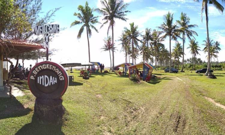 Pantai Bengkenang via Instagram.com @manna_eksiss, 1. Pantai Panjang, 2. Tempat Wisata Sejarah Rumah Pengasingan Bung Karno, 3. Tempat Wisata Sejarah Benteng Marlborough Bengkulu, 4. Tempat Wisata Pantai Tapak Paderi Bengkulu, 5. Berwisata ke Kota Curup Bengkulu, 6. Tempat Wisata Danau Dendam Tak Sudah Bengkulu, 7. Tempat Wisata Danau Mas Harun Bastari Bengkulu, 8. Tempat Wisata Sejarah Museum Negeri Bengkulu, 9. Tempat Wisata Alam Bukit Kaba Bengkulu, 10. Berwisata ke Pulau Tikus Bengkulu, 11. Wisata Alam Sungai Air Berau Bengkulu, 12. Wisata ke Habitat Bunga Rafflesia Arnoldii Bengkulu, 13. Tempat Wisata Pantai Teluk Sepang Bengkulu, 14. Berwisata ke Air Terjun Curup, 15. Tempat Wisata Danau Lebong di Bengkulu Tengah, 16. Tempat Wisata Air Terjun Kepala Curup Bengkulu, 17. Tempat Wisata Air Terjun Sindang Kelingi Bengkulu, 18. Tempat Wisata Kebun Teh Bukit Daun Bengkulu, 19. Tempat Wisata Pantai Lais Bengkulu, 20. Tempat Wisata Air Terjun Curug Sembilan Bengkulu, 21. Objek Wisata Danau Gedang Bengkulu, 22. Tempat Wisata pantai Jakat Bengkulu, 23. Objek Wisata Tugu Thomas Parr Bengkulu, 24. Tempat Wisata Taman Hutan Raya Bengkulu, 25. Wisata ke Pusat Makanan Khas Bengkulu, 26. Berwisata ke Kampung Tua Cina Bengkulu, 27. Tempat Wisata Sungai Air Berau Muko-Muko Bengkulu, 28. Pantai Batung Badoro Muko-Muko Bengkulu, 29. Pantai Air Rami Mukomuko Bengkulu, 30. Danau Nibung Mukomuko Bengkulu, 31. Tempat Wisata Pantai Seluma Bengkulu, 32. Air Terjun Tri Muara Karang, 33. Pantai Sungai Suci, 34. Suban Air Panas Curup, 35. Danau Biru, 36. Pantai Padang Betuah, 37. Curug Mingga, 38. Air Terjun Suban, 39. Pantai Manula, 40. Pantai Linau, 41. Goa Kacamata, 42. Lubuk Sepit Kancing, 43. Pulau Enggano, 44. Arung Jeram Sungai Ketahun, 45. Pantai Bengkenang, 46. Air Terjun Singkai