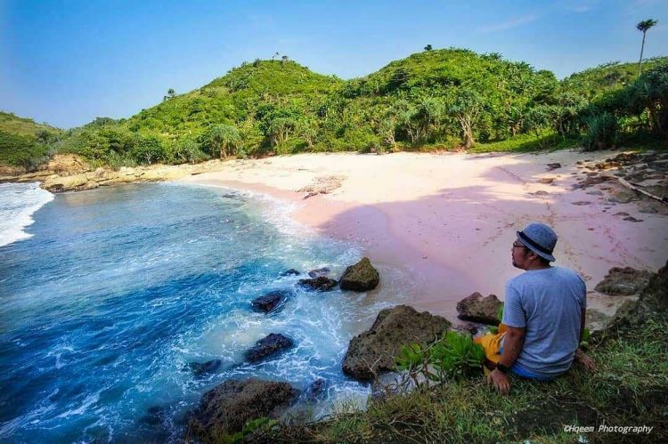 Pantai Kajaran via IG @ahmed25_al.ali, 1. Wisata Pantai Batu Bengkung Malang, 2. Wisata Batu Night Spectacular (BNS) Malang, 3. Wisata Jatim Park 1, 4. Wahana Wisata Jatim Park 2 Malang, 5. Alun-alun kota Malang, 6. Wisata Petik Apel Malang, 7. Masjid Tiban Malang, 8. Wisata Alam Air Terjun Coban Rondo Malang, 9. Wahana Wisata Eco Green Park Malang, 10. Wisata Museum Angkut Malang, 11. Wisata Pulau Sempu Malang, 12. Wisata Pantai Balekambang Malang, 13. Objek Wisata Bendungan Karangkates Malang, 14. Wahana Wisata Wendit Water Park Malang, 15. Tempat wisata Alam Selecta Malang, 16. Objek Wisata Agrowisata Wonosari Malang, 17. Wahana Wisata Taman Rekreasi Sengkaling Malang, 18. Wisata Kuliner dan Edukasi di Inggil Museum Resto Malang, 19. Wisata Alam Menikmati Kecantikan Alam Ala Omah kayu Malang, 20. Objek Wisata Uji Adrenalin Wisata Paralayang Malang, 21. Wisata Alam 7 Air Terjun Sumber Pitu Malang, 22. Berwisata Menikmati Keperawanan Pantai Sipelot Malang, 23. Tempat Wisata Edukasi Museum Kesehatan Jiwa Malang, 24. Wisata Alam Sumber Air Krabyakan Malang, 25. Wisata Pantai Ngliyep nan Indah di Malang, 26. Wisata Sejarah di Museum D’Topeng Malang, 27. Objek Wisata Panen Madu di Agro Tawon Rimba Raya Malang, 28. Wisata Sejarah Gerbong Maut di Museum Brawijaya Malang, 29. Wisata Edukasi Museum Malang Tempo Doeloe, 30. Objek Wisata Pemandian Air Panas Cangar Batu Malang, 31. Objek Wisata Secret zoo Kebun Binatang Batu Malang, 32. Tempat Wisata Kuliner Es Krim Legendaris di Toko Oen Malang, 33. Mata Air Sumber Sirah, 34. Coban Nirwana atau Coban Mbok Karimah, 35. Pemandian Kalireco Lawang, 36. Teluk Bidadari, 37. Banyu Anjlok, 38. Wisata Tubing Wringinanom, 39. Coban Tundo, 40. Pantai Kedung Celeng, 41. Air Terjun Coban Pelangi, 42. Gua Lo Bangi, 43. Ndayung Rafting, 44. Waduk Selorejo Malang, 45. Pantai Tiga Warna Malang, 46. Teluk Kletekan Malang, 47. Pantai Lenggoksono Malang, 48. Pantai Bajul Mati Malang, 49. Jawa Timur Park 3, 50. Kampung Warna Warni Jodipan, 51. Candi Badut, 51. Sumber Jenon, 52. Wisata Pujon Kidul, 53. Pantai Sendang Biru, 54. Hawai Waterpark, 55. Pura Luhur Giri Arjuno, 56. Museum Tubuh, 57. Kusuma Waterpark, 58. Candi Songgoriti, 59. Taman Singha Merjosari, 60. Taman Kelinci, 61. Candi Singosari, 62. Pura Luhur Giri Arjuno, 63. Masjid Agung Malang, 64. Masjid Annur Batu, 65. Coban Rais, 66. River Tubing di Sungai Amprong, 67. Sumber Maron, 68. Coban Jahe, 69. Coban Talun, 70. Coban Parang Tejo, 71. Coban Gintung, 72. Coban Sewu, 73. Coban Putri, 74. Rafting Kaliwatu, 75. Sumber Taman, 76. Bukit Bulu, 77. De Tjangkul Batu, 78. Taman Labirin Coban Rondo, 79. Bukit Binglis, 80. Bukit Cinta, 81. Bukit Bintang, 82. Bukit Teletubbies, 83. Bukit Asmoro, 84. Bukit Budug Asu, 85. Pantai Banyu Meneng, 86. Pantai Selok, 87. Pantai Sendiki, 88. Pantai Goa Cina, 89. Pantai Sendang Biru, 90. Pantai Watu Leter, 91. Pantai Wedi Awu, 92. Pantai Jonggring Saloko, 93. Pantai Wedi Putih, 94. Pantai Bangsong, 95. Pantai Teluk Asmoro, 96. Pantai Telok, 97. Pantai Parang Dowo, 98. Pantai Jolangkung, 99. Pantai Tomen