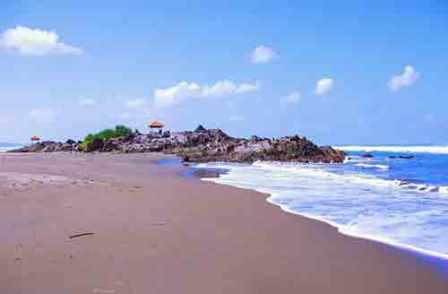 1. Wisata Gunung Papandayan , 2. Wisata Gunung Cikuray , 3. Wisata Gunung Guntur , 4. Tempat Wisata Situ Bagendit di Garut , 5. Wisata Situ dan Candi Cangkuang , 6. Wisata Pemandian Air Panas Cipanas, 7. Wisata Pemandian Air Panas Darajat , 8. Wisata Kawah Putih Talaga Bodas , 9. Wisata Arung Jeram Sungai Cimanuk , 10. Wisata Tebing Alam Batu Tumpang , 11. Wisata Pantai Santolo , 12. Wisata Pantai Sayang Heulang , 13. Wisata Pantai Rancabuaya , 14. Tempat Wisata Taman Satwa Cikembulan di Garut , 15. Wisata Curug Citiis , 16. Wisata Curug Orok , 17. Pantai Puncak Guha di Garut, 18. Wisata Pantai Cijeruk Indah, 19. Wisata Pantai Karang Paranje, 20. Kampung Sampireun, 21. Sabda Alam Cipanas, 22. Kawah Darajat Garut, 23. Curug Cimandi Racun, 24. Curug Sang Hyang Taraje, 25.  Kebun Mawar Situhapa Garut, 26. Kawah Kamojang, 27. Pantai Cicalobak, 28. Pantai Taman Manalusu, 29. Perkebunan Teh Dayeuh Manggung, 30. Kolam Air Panas Cikarees, 31. Bukit Pilar Angin, 32. Leuweung Oko D’Great, 33. Leuwi Tonjong, 34. Bukit Palahlar, 35. Bukit Nangklak, 36. Pusat Konservasi Elang Kamojang, 37. Curug Cikawung, 38. Curug Cibadak, 39. Batu Patapaan, 40. Gunung Piramida Sadahurip, 41. Curug Nyogong, 42. Leuwi Korsi, 43. Leuwi Jurig, 44. Leuwi Jubleg, 45. Bukit Teletubbies Pasir Pogor, 46. Karacak Valley, 47. Cilopang Adventure Camp, 48. Papandayan Leisure Park, 49. River Tubing Cikaengan, 50. Curug Batu Nyusun, 51. Curug Ciarjuna, 52. Hutan Mati Gunung Papandayan