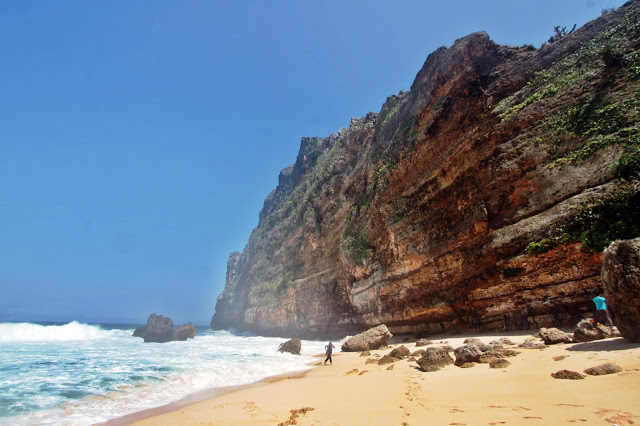 Pantai Karang Payung via Unsacid, 1. Grojogan Sewu Tawangmangu, 2. Pandawa Water World Solo Baru, 3. Taman Balekambang, 4. Keraton Surakarta, 5. Wisata Tugu Lilin di Solo , 6. Air Terjun Jumog, 7. Taman Sriwedari, 8. Kampoeng Batik Kauman, 9. Pasar Klewer, 10. Tempat Wisata di Solo – Museum Manusia Purba Sangiran, 11. Tempat Wisata di Solo – Pura Mangkunegaran, 12. Monumen Pers, 13. Galabo Solo, 14. Tempat Wisata di Solo – Kebun Binatang Taru Jurug, 15. Ngarsopuro Night Market Solo, 16. Alun-Alun Kidul Surakarta, 17. Tempat Wisata di Solo – Dalem Kalitan, 18. Tempat Wisata di Solo – Taman Cerdas, 19. Masjid Al-Wustho Mangkunegaran, 20. Bendungan Karet Tirtonadi, 21. The Heritage Palace, 22. Lokananta Recording Audio & Video Cassette, 23. Trans Studio Mini Solo, 24. Museum Batik Danar Hadi, 25. Loji Gandrung, 26. Museum Radya Pustaka, 27. Pasar Antik Triwindu, 28. Benteng Vastenburg Fort, 29. Agrowisata Amanah, Karanganyar, 30. Agrowisata Sondokoro, Karanganyar, 31. Bukit Hope, Karanganyar (Tutup), 32. Bumi Perkemahan Sekipan, Karanganyar, 33. Candi Cetho, Karanganyar, 34. Candi Sukuh, Karanganyar, 35. Edupark Intan Pari, Karanganyar, 36. Kebun Strawberry, Karanganyar, 37. Paralayang Segoro Gunung, Karanganyar, 38. Rumah Pohon Banyu Anyep (Tutup), 39. Taman Bintang Kemuning, Ngargoyoso, Karanganyar, 40. Telaga Madirda, Karanganyar, 41. Bukit Cumbri, Wonogiri, 42. Gantole Wonogiri, 43. Batu Seribu, Sukoharjo, 44. Bendungan Colo, Sukoharjo, 45. Gardu Pandang Bukit Batur Suroteleng, 46. Bukit Gancik, 47. Tretes Taman Tani (Tutup), 48. De Tjolomadoe, 49. Rumah Atsiri Indonesia, 50. Pantai Karang Payung, 51. Tumurun Private Museum, 52. River Moon Pusur, 53. Museum R Hamong Wardoyo, 54. Sepur Kluthuk Jaladara, 55. Koridor Singosaren, 56. Ndalem Gondosuli, 57. Grojogan Selondo, 58. Taman Hutan Rakyat Ngargoyoso, 59. Candi Plaosan, 60. Umbul Ponggok, 61. Umbul Cokro Tulung, 62. Omah Jungkir, 63. Telaga Biru, 64. Randubang, 65. Pasar Gede Hardjonagoro, 66. Solo Grand Mall, 67. Pusat Grosir Solo, 68. Taman Bunga Bono, Klaten, 69. Umbul Kapilaler, Klaten, 70. Bukit Gancik, Selo, Boyolali, 71. Lembah Gunung Madu, Boyolali, 72. Objek Wisata Tlatar, Boyolali, 73. Obyek Wisata Air Cokro, 74. Museum Samanhudi, 75. Air Terjun Parang Ijo, 76. Museum Keris, 77. Vihara Dhamma Sundara