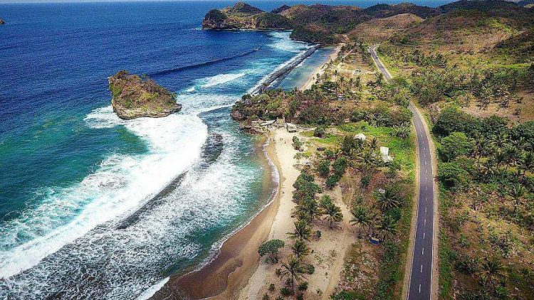 Pantai Jolangkung via IG @irawandhakaria, 1. Wisata Pantai Batu Bengkung Malang, 2. Wisata Batu Night Spectacular (BNS) Malang, 3. Wisata Jatim Park 1, 4. Wahana Wisata Jatim Park 2 Malang, 5. Alun-alun kota Malang, 6. Wisata Petik Apel Malang, 7. Masjid Tiban Malang, 8. Wisata Alam Air Terjun Coban Rondo Malang, 9. Wahana Wisata Eco Green Park Malang, 10. Wisata Museum Angkut Malang, 11. Wisata Pulau Sempu Malang, 12. Wisata Pantai Balekambang Malang, 13. Objek Wisata Bendungan Karangkates Malang, 14. Wahana Wisata Wendit Water Park Malang, 15. Tempat wisata Alam Selecta Malang, 16. Objek Wisata Agrowisata Wonosari Malang, 17. Wahana Wisata Taman Rekreasi Sengkaling Malang, 18. Wisata Kuliner dan Edukasi di Inggil Museum Resto Malang, 19. Wisata Alam Menikmati Kecantikan Alam Ala Omah kayu Malang, 20. Objek Wisata Uji Adrenalin Wisata Paralayang Malang, 21. Wisata Alam 7 Air Terjun Sumber Pitu Malang, 22. Berwisata Menikmati Keperawanan Pantai Sipelot Malang, 23. Tempat Wisata Edukasi Museum Kesehatan Jiwa Malang, 24. Wisata Alam Sumber Air Krabyakan Malang, 25. Wisata Pantai Ngliyep nan Indah di Malang, 26. Wisata Sejarah di Museum D’Topeng Malang, 27. Objek Wisata Panen Madu di Agro Tawon Rimba Raya Malang, 28. Wisata Sejarah Gerbong Maut di Museum Brawijaya Malang, 29. Wisata Edukasi Museum Malang Tempo Doeloe, 30. Objek Wisata Pemandian Air Panas Cangar Batu Malang, 31. Objek Wisata Secret zoo Kebun Binatang Batu Malang, 32. Tempat Wisata Kuliner Es Krim Legendaris di Toko Oen Malang, 33. Mata Air Sumber Sirah, 34. Coban Nirwana atau Coban Mbok Karimah, 35. Pemandian Kalireco Lawang, 36. Teluk Bidadari, 37. Banyu Anjlok, 38. Wisata Tubing Wringinanom, 39. Coban Tundo, 40. Pantai Kedung Celeng, 41. Air Terjun Coban Pelangi, 42. Gua Lo Bangi, 43. Ndayung Rafting, 44. Waduk Selorejo Malang, 45. Pantai Tiga Warna Malang, 46. Teluk Kletekan Malang, 47. Pantai Lenggoksono Malang, 48. Pantai Bajul Mati Malang, 49. Jawa Timur Park 3, 50. Kampung Warna Warni Jodipan, 51. Candi Badut, 51. Sumber Jenon, 52. Wisata Pujon Kidul, 53. Pantai Sendang Biru, 54. Hawai Waterpark, 55. Pura Luhur Giri Arjuno, 56. Museum Tubuh, 57. Kusuma Waterpark, 58. Candi Songgoriti, 59. Taman Singha Merjosari, 60. Taman Kelinci, 61. Candi Singosari, 62. Pura Luhur Giri Arjuno, 63. Masjid Agung Malang, 64. Masjid Annur Batu, 65. Coban Rais, 66. River Tubing di Sungai Amprong, 67. Sumber Maron, 68. Coban Jahe, 69. Coban Talun, 70. Coban Parang Tejo, 71. Coban Gintung, 72. Coban Sewu, 73. Coban Putri, 74. Rafting Kaliwatu, 75. Sumber Taman, 76. Bukit Bulu, 77. De Tjangkul Batu, 78. Taman Labirin Coban Rondo, 79. Bukit Binglis, 80. Bukit Cinta, 81. Bukit Bintang, 82. Bukit Teletubbies, 83. Bukit Asmoro, 84. Bukit Budug Asu, 85. Pantai Banyu Meneng, 86. Pantai Selok, 87. Pantai Sendiki, 88. Pantai Goa Cina, 89. Pantai Sendang Biru, 90. Pantai Watu Leter, 91. Pantai Wedi Awu, 92. Pantai Jonggring Saloko, 93. Pantai Wedi Putih, 94. Pantai Bangsong, 95. Pantai Teluk Asmoro, 96. Pantai Telok, 97. Pantai Parang Dowo, 98. Pantai Jolangkung, 99. Pantai Tomen