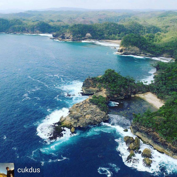 Pantai Jonggring Saloko via IG @cukdus, 1. Wisata Pantai Batu Bengkung Malang, 2. Wisata Batu Night Spectacular (BNS) Malang, 3. Wisata Jatim Park 1, 4. Wahana Wisata Jatim Park 2 Malang, 5. Alun-alun kota Malang, 6. Wisata Petik Apel Malang, 7. Masjid Tiban Malang, 8. Wisata Alam Air Terjun Coban Rondo Malang, 9. Wahana Wisata Eco Green Park Malang, 10. Wisata Museum Angkut Malang, 11. Wisata Pulau Sempu Malang, 12. Wisata Pantai Balekambang Malang, 13. Objek Wisata Bendungan Karangkates Malang, 14. Wahana Wisata Wendit Water Park Malang, 15. Tempat wisata Alam Selecta Malang, 16. Objek Wisata Agrowisata Wonosari Malang, 17. Wahana Wisata Taman Rekreasi Sengkaling Malang, 18. Wisata Kuliner dan Edukasi di Inggil Museum Resto Malang, 19. Wisata Alam Menikmati Kecantikan Alam Ala Omah kayu Malang, 20. Objek Wisata Uji Adrenalin Wisata Paralayang Malang, 21. Wisata Alam 7 Air Terjun Sumber Pitu Malang, 22. Berwisata Menikmati Keperawanan Pantai Sipelot Malang, 23. Tempat Wisata Edukasi Museum Kesehatan Jiwa Malang, 24. Wisata Alam Sumber Air Krabyakan Malang, 25. Wisata Pantai Ngliyep nan Indah di Malang, 26. Wisata Sejarah di Museum D’Topeng Malang, 27. Objek Wisata Panen Madu di Agro Tawon Rimba Raya Malang, 28. Wisata Sejarah Gerbong Maut di Museum Brawijaya Malang, 29. Wisata Edukasi Museum Malang Tempo Doeloe, 30. Objek Wisata Pemandian Air Panas Cangar Batu Malang, 31. Objek Wisata Secret zoo Kebun Binatang Batu Malang, 32. Tempat Wisata Kuliner Es Krim Legendaris di Toko Oen Malang, 33. Mata Air Sumber Sirah, 34. Coban Nirwana atau Coban Mbok Karimah, 35. Pemandian Kalireco Lawang, 36. Teluk Bidadari, 37. Banyu Anjlok, 38. Wisata Tubing Wringinanom, 39. Coban Tundo, 40. Pantai Kedung Celeng, 41. Air Terjun Coban Pelangi, 42. Gua Lo Bangi, 43. Ndayung Rafting, 44. Waduk Selorejo Malang, 45. Pantai Tiga Warna Malang, 46. Teluk Kletekan Malang, 47. Pantai Lenggoksono Malang, 48. Pantai Bajul Mati Malang, 49. Jawa Timur Park 3, 50. Kampung Warna Warni Jodipan, 51. Candi Badut, 51. Sumber Jenon, 52. Wisata Pujon Kidul, 53. Pantai Sendang Biru, 54. Hawai Waterpark, 55. Pura Luhur Giri Arjuno, 56. Museum Tubuh, 57. Kusuma Waterpark, 58. Candi Songgoriti, 59. Taman Singha Merjosari, 60. Taman Kelinci, 61. Candi Singosari, 62. Pura Luhur Giri Arjuno, 63. Masjid Agung Malang, 64. Masjid Annur Batu, 65. Coban Rais, 66. River Tubing di Sungai Amprong, 67. Sumber Maron, 68. Coban Jahe, 69. Coban Talun, 70. Coban Parang Tejo, 71. Coban Gintung, 72. Coban Sewu, 73. Coban Putri, 74. Rafting Kaliwatu, 75. Sumber Taman, 76. Bukit Bulu, 77. De Tjangkul Batu, 78. Taman Labirin Coban Rondo, 79. Bukit Binglis, 80. Bukit Cinta, 81. Bukit Bintang, 82. Bukit Teletubbies, 83. Bukit Asmoro, 84. Bukit Budug Asu, 85. Pantai Banyu Meneng, 86. Pantai Selok, 87. Pantai Sendiki, 88. Pantai Goa Cina, 89. Pantai Sendang Biru, 90. Pantai Watu Leter, 91. Pantai Wedi Awu, 92. Pantai Jonggring Saloko, 93. Pantai Wedi Putih, 94. Pantai Bangsong, 95. Pantai Teluk Asmoro, 96. Pantai Telok, 97. Pantai Parang Dowo, 98. Pantai Jolangkung, 99. Pantai Tomen