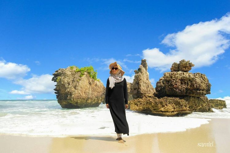 Pantai Selok via IG @yoikimalang, 1. Wisata Pantai Batu Bengkung Malang, 2. Wisata Batu Night Spectacular (BNS) Malang, 3. Wisata Jatim Park 1, 4. Wahana Wisata Jatim Park 2 Malang, 5. Alun-alun kota Malang, 6. Wisata Petik Apel Malang, 7. Masjid Tiban Malang, 8. Wisata Alam Air Terjun Coban Rondo Malang, 9. Wahana Wisata Eco Green Park Malang, 10. Wisata Museum Angkut Malang, 11. Wisata Pulau Sempu Malang, 12. Wisata Pantai Balekambang Malang, 13. Objek Wisata Bendungan Karangkates Malang, 14. Wahana Wisata Wendit Water Park Malang, 15. Tempat wisata Alam Selecta Malang, 16. Objek Wisata Agrowisata Wonosari Malang, 17. Wahana Wisata Taman Rekreasi Sengkaling Malang, 18. Wisata Kuliner dan Edukasi di Inggil Museum Resto Malang, 19. Wisata Alam Menikmati Kecantikan Alam Ala Omah kayu Malang, 20. Objek Wisata Uji Adrenalin Wisata Paralayang Malang, 21. Wisata Alam 7 Air Terjun Sumber Pitu Malang, 22. Berwisata Menikmati Keperawanan Pantai Sipelot Malang, 23. Tempat Wisata Edukasi Museum Kesehatan Jiwa Malang, 24. Wisata Alam Sumber Air Krabyakan Malang, 25. Wisata Pantai Ngliyep nan Indah di Malang, 26. Wisata Sejarah di Museum D’Topeng Malang, 27. Objek Wisata Panen Madu di Agro Tawon Rimba Raya Malang, 28. Wisata Sejarah Gerbong Maut di Museum Brawijaya Malang, 29. Wisata Edukasi Museum Malang Tempo Doeloe, 30. Objek Wisata Pemandian Air Panas Cangar Batu Malang, 31. Objek Wisata Secret zoo Kebun Binatang Batu Malang, 32. Tempat Wisata Kuliner Es Krim Legendaris di Toko Oen Malang, 33. Mata Air Sumber Sirah, 34. Coban Nirwana atau Coban Mbok Karimah, 35. Pemandian Kalireco Lawang, 36. Teluk Bidadari, 37. Banyu Anjlok, 38. Wisata Tubing Wringinanom, 39. Coban Tundo, 40. Pantai Kedung Celeng, 41. Air Terjun Coban Pelangi, 42. Gua Lo Bangi, 43. Ndayung Rafting, 44. Waduk Selorejo Malang, 45. Pantai Tiga Warna Malang, 46. Teluk Kletekan Malang, 47. Pantai Lenggoksono Malang, 48. Pantai Bajul Mati Malang, 49. Jawa Timur Park 3, 50. Kampung Warna Warni Jodipan, 51. Candi Badut, 51. Sumber Jenon, 52. Wisata Pujon Kidul, 53. Pantai Sendang Biru, 54. Hawai Waterpark, 55. Pura Luhur Giri Arjuno, 56. Museum Tubuh, 57. Kusuma Waterpark, 58. Candi Songgoriti, 59. Taman Singha Merjosari, 60. Taman Kelinci, 61. Candi Singosari, 62. Pura Luhur Giri Arjuno, 63. Masjid Agung Malang, 64. Masjid Annur Batu, 65. Coban Rais, 66. River Tubing di Sungai Amprong, 67. Sumber Maron, 68. Coban Jahe, 69. Coban Talun, 70. Coban Parang Tejo, 71. Coban Gintung, 72. Coban Sewu, 73. Coban Putri, 74. Rafting Kaliwatu, 75. Sumber Taman, 76. Bukit Bulu, 77. De Tjangkul Batu, 78. Taman Labirin Coban Rondo, 79. Bukit Binglis, 80. Bukit Cinta, 81. Bukit Bintang, 82. Bukit Teletubbies, 83. Bukit Asmoro, 84. Bukit Budug Asu, 85. Pantai Banyu Meneng, 86. Pantai Selok, 87. Pantai Sendiki, 88. Pantai Goa Cina, 89. Pantai Sendang Biru, 90. Pantai Watu Leter, 91. Pantai Wedi Awu, 92. Pantai Jonggring Saloko, 93. Pantai Wedi Putih, 94. Pantai Bangsong, 95. Pantai Teluk Asmoro, 96. Pantai Telok, 97. Pantai Parang Dowo, 98. Pantai Jolangkung, 99. Pantai Tomen
