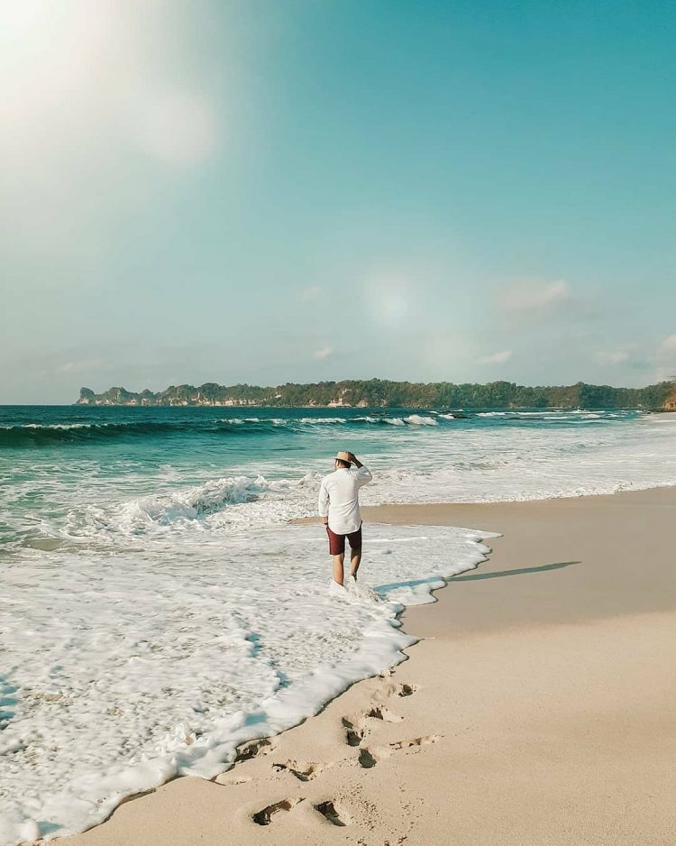 Pantai Sendiki via IG @ariskiwhydi, 1. Wisata Pantai Batu Bengkung Malang, 2. Wisata Batu Night Spectacular (BNS) Malang, 3. Wisata Jatim Park 1, 4. Wahana Wisata Jatim Park 2 Malang, 5. Alun-alun kota Malang, 6. Wisata Petik Apel Malang, 7. Masjid Tiban Malang, 8. Wisata Alam Air Terjun Coban Rondo Malang, 9. Wahana Wisata Eco Green Park Malang, 10. Wisata Museum Angkut Malang, 11. Wisata Pulau Sempu Malang, 12. Wisata Pantai Balekambang Malang, 13. Objek Wisata Bendungan Karangkates Malang, 14. Wahana Wisata Wendit Water Park Malang, 15. Tempat wisata Alam Selecta Malang, 16. Objek Wisata Agrowisata Wonosari Malang, 17. Wahana Wisata Taman Rekreasi Sengkaling Malang, 18. Wisata Kuliner dan Edukasi di Inggil Museum Resto Malang, 19. Wisata Alam Menikmati Kecantikan Alam Ala Omah kayu Malang, 20. Objek Wisata Uji Adrenalin Wisata Paralayang Malang, 21. Wisata Alam 7 Air Terjun Sumber Pitu Malang, 22. Berwisata Menikmati Keperawanan Pantai Sipelot Malang, 23. Tempat Wisata Edukasi Museum Kesehatan Jiwa Malang, 24. Wisata Alam Sumber Air Krabyakan Malang, 25. Wisata Pantai Ngliyep nan Indah di Malang, 26. Wisata Sejarah di Museum D’Topeng Malang, 27. Objek Wisata Panen Madu di Agro Tawon Rimba Raya Malang, 28. Wisata Sejarah Gerbong Maut di Museum Brawijaya Malang, 29. Wisata Edukasi Museum Malang Tempo Doeloe, 30. Objek Wisata Pemandian Air Panas Cangar Batu Malang, 31. Objek Wisata Secret zoo Kebun Binatang Batu Malang, 32. Tempat Wisata Kuliner Es Krim Legendaris di Toko Oen Malang, 33. Mata Air Sumber Sirah, 34. Coban Nirwana atau Coban Mbok Karimah, 35. Pemandian Kalireco Lawang, 36. Teluk Bidadari, 37. Banyu Anjlok, 38. Wisata Tubing Wringinanom, 39. Coban Tundo, 40. Pantai Kedung Celeng, 41. Air Terjun Coban Pelangi, 42. Gua Lo Bangi, 43. Ndayung Rafting, 44. Waduk Selorejo Malang, 45. Pantai Tiga Warna Malang, 46. Teluk Kletekan Malang, 47. Pantai Lenggoksono Malang, 48. Pantai Bajul Mati Malang, 49. Jawa Timur Park 3, 50. Kampung Warna Warni Jodipan, 51. Candi Badut, 51. Sumber Jenon, 52. Wisata Pujon Kidul, 53. Pantai Sendang Biru, 54. Hawai Waterpark, 55. Pura Luhur Giri Arjuno, 56. Museum Tubuh, 57. Kusuma Waterpark, 58. Candi Songgoriti, 59. Taman Singha Merjosari, 60. Taman Kelinci, 61. Candi Singosari, 62. Pura Luhur Giri Arjuno, 63. Masjid Agung Malang, 64. Masjid Annur Batu, 65. Coban Rais, 66. River Tubing di Sungai Amprong, 67. Sumber Maron, 68. Coban Jahe, 69. Coban Talun, 70. Coban Parang Tejo, 71. Coban Gintung, 72. Coban Sewu, 73. Coban Putri, 74. Rafting Kaliwatu, 75. Sumber Taman, 76. Bukit Bulu, 77. De Tjangkul Batu, 78. Taman Labirin Coban Rondo, 79. Bukit Binglis, 80. Bukit Cinta, 81. Bukit Bintang, 82. Bukit Teletubbies, 83. Bukit Asmoro, 84. Bukit Budug Asu, 85. Pantai Banyu Meneng, 86. Pantai Selok, 87. Pantai Sendiki, 88. Pantai Goa Cina, 89. Pantai Sendang Biru, 90. Pantai Watu Leter, 91. Pantai Wedi Awu, 92. Pantai Jonggring Saloko, 93. Pantai Wedi Putih, 94. Pantai Bangsong, 95. Pantai Teluk Asmoro, 96. Pantai Telok, 97. Pantai Parang Dowo, 98. Pantai Jolangkung, 99. Pantai Tomen