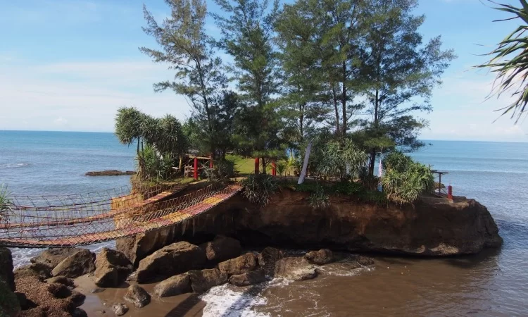 Pantai Sungai Suci via Buayajalan', 1. Pantai Panjang, 2. Tempat Wisata Sejarah Rumah Pengasingan Bung Karno, 3. Tempat Wisata Sejarah Benteng Marlborough Bengkulu, 4. Tempat Wisata Pantai Tapak Paderi Bengkulu, 5. Berwisata ke Kota Curup Bengkulu, 6. Tempat Wisata Danau Dendam Tak Sudah Bengkulu, 7. Tempat Wisata Danau Mas Harun Bastari Bengkulu, 8. Tempat Wisata Sejarah Museum Negeri Bengkulu, 9. Tempat Wisata Alam Bukit Kaba Bengkulu, 10. Berwisata ke Pulau Tikus Bengkulu, 11. Wisata Alam Sungai Air Berau Bengkulu, 12. Wisata ke Habitat Bunga Rafflesia Arnoldii Bengkulu, 13. Tempat Wisata Pantai Teluk Sepang Bengkulu, 14. Berwisata ke Air Terjun Curup, 15. Tempat Wisata Danau Lebong di Bengkulu Tengah, 16. Tempat Wisata Air Terjun Kepala Curup Bengkulu, 17. Tempat Wisata Air Terjun Sindang Kelingi Bengkulu, 18. Tempat Wisata Kebun Teh Bukit Daun Bengkulu, 19. Tempat Wisata Pantai Lais Bengkulu, 20. Tempat Wisata Air Terjun Curug Sembilan Bengkulu, 21. Objek Wisata Danau Gedang Bengkulu, 22. Tempat Wisata pantai Jakat Bengkulu, 23. Objek Wisata Tugu Thomas Parr Bengkulu, 24. Tempat Wisata Taman Hutan Raya Bengkulu, 25. Wisata ke Pusat Makanan Khas Bengkulu, 26. Berwisata ke Kampung Tua Cina Bengkulu, 27. Tempat Wisata Sungai Air Berau Muko-Muko Bengkulu, 28. Pantai Batung Badoro Muko-Muko Bengkulu, 29. Pantai Air Rami Mukomuko Bengkulu, 30. Danau Nibung Mukomuko Bengkulu, 31. Tempat Wisata Pantai Seluma Bengkulu, 32. Air Terjun Tri Muara Karang, 33. Pantai Sungai Suci, 34. Suban Air Panas Curup, 35. Danau Biru, 36. Pantai Padang Betuah, 37. Curug Mingga, 38. Air Terjun Suban, 39. Pantai Manula, 40. Pantai Linau, 41. Goa Kacamata, 42. Lubuk Sepit Kancing, 43. Pulau Enggano, 44. Arung Jeram Sungai Ketahun, 45. Pantai Bengkenang, 46. Air Terjun Singkai