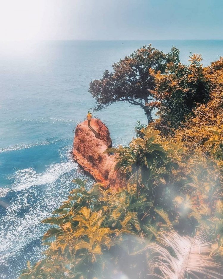 Pantai Punuk Sapi via IG @aarpr_, 1. Pantai Bandengan (Pantai Tirto Samudro), 2. Wisata Karimun Jawa , 3. Pantai Kartini, 4. Benteng Portugis , 5. Museum R.A. Kartini , 6. Jepara Ocean Park, 7. Air Terjun Songgolangit, 8. Pantai Teluk Awur , 9. Pantai Blebak Jepara, 10. Pantai Gua Manik, 11. Pantai Ombak Mati, 12. Pantai Pungkruk, 13. Tiara Park Waterbom, 14. Pantai Empu Rancak, 15. Taman Kerang, 16. Bukit Bejagan, 17. Air Terjun Banyu Anjlok, 18. Air Terjun Setatah, 19. Air Terjun Dong Paso, 20. Akar Seribu Plajan, 21. Puncak Distoroto, 22. Hutan Wisata Sreni Indah, 23. Bukit Ragas, 24. Puncak Jehan, 25. Pantai Punuk Sapi, 26. Air Terjun Gembong, 27. Hutan Pinus Setro Batealit, 28. Pantai Tegalsambi, 29. Air Terjun Sumenep, 30. Pulau Panjang, 31. PANTAI PRAWEHAN, 32. Pantai Kampung Prau, 33. Rainbow Adventure Park Jepara, 34. Pertapaan Ratu Kalinyamat , 35. Air Terjun Jurang Nganten, 36. Pulau Mandalika Jepara, 37. Wisata Danau Blingoh, 38. Wisata Religi Masjid Mantingan , 39. Air Terjun Grinjingan Dowo, 40. Goa Tritip, 41. Wisata Sejarah ke Candi Bubrah, 42. Kampung Batik Kembangmulyo