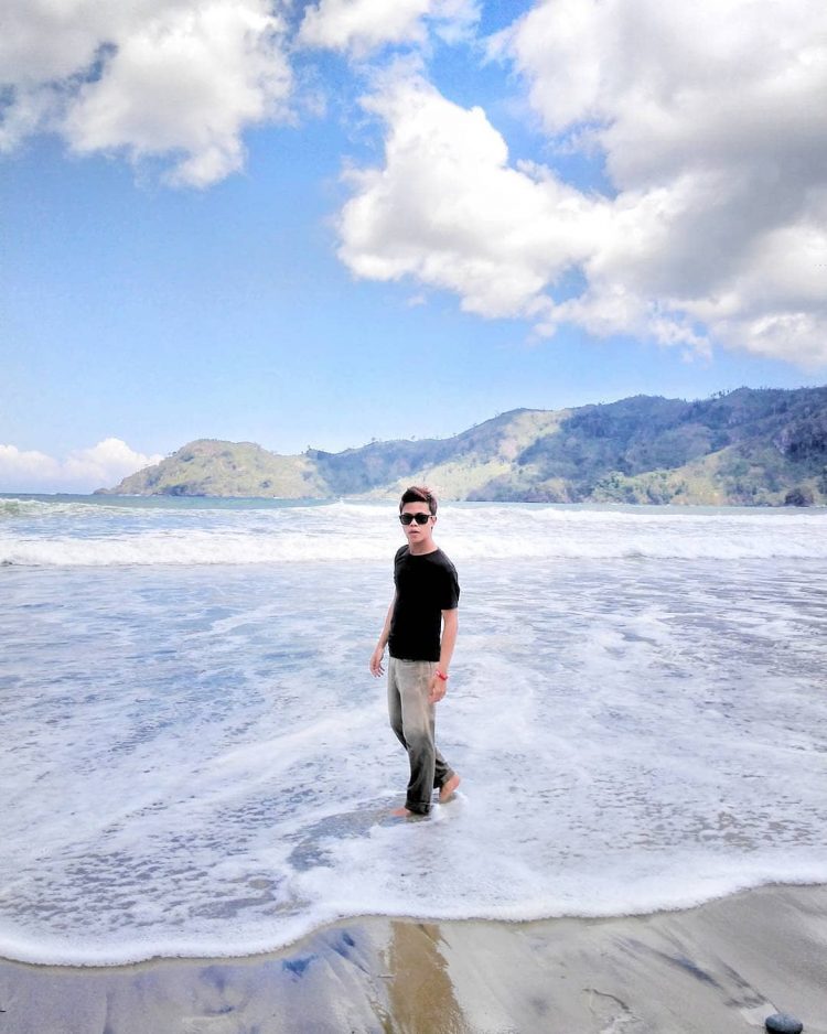 Pantai Wedi Putih via IG @feryrinaldy, 1. Wisata Pantai Batu Bengkung Malang, 2. Wisata Batu Night Spectacular (BNS) Malang, 3. Wisata Jatim Park 1, 4. Wahana Wisata Jatim Park 2 Malang, 5. Alun-alun kota Malang, 6. Wisata Petik Apel Malang, 7. Masjid Tiban Malang, 8. Wisata Alam Air Terjun Coban Rondo Malang, 9. Wahana Wisata Eco Green Park Malang, 10. Wisata Museum Angkut Malang, 11. Wisata Pulau Sempu Malang, 12. Wisata Pantai Balekambang Malang, 13. Objek Wisata Bendungan Karangkates Malang, 14. Wahana Wisata Wendit Water Park Malang, 15. Tempat wisata Alam Selecta Malang, 16. Objek Wisata Agrowisata Wonosari Malang, 17. Wahana Wisata Taman Rekreasi Sengkaling Malang, 18. Wisata Kuliner dan Edukasi di Inggil Museum Resto Malang, 19. Wisata Alam Menikmati Kecantikan Alam Ala Omah kayu Malang, 20. Objek Wisata Uji Adrenalin Wisata Paralayang Malang, 21. Wisata Alam 7 Air Terjun Sumber Pitu Malang, 22. Berwisata Menikmati Keperawanan Pantai Sipelot Malang, 23. Tempat Wisata Edukasi Museum Kesehatan Jiwa Malang, 24. Wisata Alam Sumber Air Krabyakan Malang, 25. Wisata Pantai Ngliyep nan Indah di Malang, 26. Wisata Sejarah di Museum D’Topeng Malang, 27. Objek Wisata Panen Madu di Agro Tawon Rimba Raya Malang, 28. Wisata Sejarah Gerbong Maut di Museum Brawijaya Malang, 29. Wisata Edukasi Museum Malang Tempo Doeloe, 30. Objek Wisata Pemandian Air Panas Cangar Batu Malang, 31. Objek Wisata Secret zoo Kebun Binatang Batu Malang, 32. Tempat Wisata Kuliner Es Krim Legendaris di Toko Oen Malang, 33. Mata Air Sumber Sirah, 34. Coban Nirwana atau Coban Mbok Karimah, 35. Pemandian Kalireco Lawang, 36. Teluk Bidadari, 37. Banyu Anjlok, 38. Wisata Tubing Wringinanom, 39. Coban Tundo, 40. Pantai Kedung Celeng, 41. Air Terjun Coban Pelangi, 42. Gua Lo Bangi, 43. Ndayung Rafting, 44. Waduk Selorejo Malang, 45. Pantai Tiga Warna Malang, 46. Teluk Kletekan Malang, 47. Pantai Lenggoksono Malang, 48. Pantai Bajul Mati Malang, 49. Jawa Timur Park 3, 50. Kampung Warna Warni Jodipan, 51. Candi Badut, 51. Sumber Jenon, 52. Wisata Pujon Kidul, 53. Pantai Sendang Biru, 54. Hawai Waterpark, 55. Pura Luhur Giri Arjuno, 56. Museum Tubuh, 57. Kusuma Waterpark, 58. Candi Songgoriti, 59. Taman Singha Merjosari, 60. Taman Kelinci, 61. Candi Singosari, 62. Pura Luhur Giri Arjuno, 63. Masjid Agung Malang, 64. Masjid Annur Batu, 65. Coban Rais, 66. River Tubing di Sungai Amprong, 67. Sumber Maron, 68. Coban Jahe, 69. Coban Talun, 70. Coban Parang Tejo, 71. Coban Gintung, 72. Coban Sewu, 73. Coban Putri, 74. Rafting Kaliwatu, 75. Sumber Taman, 76. Bukit Bulu, 77. De Tjangkul Batu, 78. Taman Labirin Coban Rondo, 79. Bukit Binglis, 80. Bukit Cinta, 81. Bukit Bintang, 82. Bukit Teletubbies, 83. Bukit Asmoro, 84. Bukit Budug Asu, 85. Pantai Banyu Meneng, 86. Pantai Selok, 87. Pantai Sendiki, 88. Pantai Goa Cina, 89. Pantai Sendang Biru, 90. Pantai Watu Leter, 91. Pantai Wedi Awu, 92. Pantai Jonggring Saloko, 93. Pantai Wedi Putih, 94. Pantai Bangsong, 95. Pantai Teluk Asmoro, 96. Pantai Telok, 97. Pantai Parang Dowo, 98. Pantai Jolangkung, 99. Pantai Tomen
