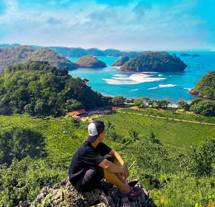 Pantai Teluk Asmoro via Ig @hafid18_, 1. Wisata Pantai Batu Bengkung Malang, 2. Wisata Batu Night Spectacular (BNS) Malang, 3. Wisata Jatim Park 1, 4. Wahana Wisata Jatim Park 2 Malang, 5. Alun-alun kota Malang, 6. Wisata Petik Apel Malang, 7. Masjid Tiban Malang, 8. Wisata Alam Air Terjun Coban Rondo Malang, 9. Wahana Wisata Eco Green Park Malang, 10. Wisata Museum Angkut Malang, 11. Wisata Pulau Sempu Malang, 12. Wisata Pantai Balekambang Malang, 13. Objek Wisata Bendungan Karangkates Malang, 14. Wahana Wisata Wendit Water Park Malang, 15. Tempat wisata Alam Selecta Malang, 16. Objek Wisata Agrowisata Wonosari Malang, 17. Wahana Wisata Taman Rekreasi Sengkaling Malang, 18. Wisata Kuliner dan Edukasi di Inggil Museum Resto Malang, 19. Wisata Alam Menikmati Kecantikan Alam Ala Omah kayu Malang, 20. Objek Wisata Uji Adrenalin Wisata Paralayang Malang, 21. Wisata Alam 7 Air Terjun Sumber Pitu Malang, 22. Berwisata Menikmati Keperawanan Pantai Sipelot Malang, 23. Tempat Wisata Edukasi Museum Kesehatan Jiwa Malang, 24. Wisata Alam Sumber Air Krabyakan Malang, 25. Wisata Pantai Ngliyep nan Indah di Malang, 26. Wisata Sejarah di Museum D’Topeng Malang, 27. Objek Wisata Panen Madu di Agro Tawon Rimba Raya Malang, 28. Wisata Sejarah Gerbong Maut di Museum Brawijaya Malang, 29. Wisata Edukasi Museum Malang Tempo Doeloe, 30. Objek Wisata Pemandian Air Panas Cangar Batu Malang, 31. Objek Wisata Secret zoo Kebun Binatang Batu Malang, 32. Tempat Wisata Kuliner Es Krim Legendaris di Toko Oen Malang, 33. Mata Air Sumber Sirah, 34. Coban Nirwana atau Coban Mbok Karimah, 35. Pemandian Kalireco Lawang, 36. Teluk Bidadari, 37. Banyu Anjlok, 38. Wisata Tubing Wringinanom, 39. Coban Tundo, 40. Pantai Kedung Celeng, 41. Air Terjun Coban Pelangi, 42. Gua Lo Bangi, 43. Ndayung Rafting, 44. Waduk Selorejo Malang, 45. Pantai Tiga Warna Malang, 46. Teluk Kletekan Malang, 47. Pantai Lenggoksono Malang, 48. Pantai Bajul Mati Malang, 49. Jawa Timur Park 3, 50. Kampung Warna Warni Jodipan, 51. Candi Badut, 51. Sumber Jenon, 52. Wisata Pujon Kidul, 53. Pantai Sendang Biru, 54. Hawai Waterpark, 55. Pura Luhur Giri Arjuno, 56. Museum Tubuh, 57. Kusuma Waterpark, 58. Candi Songgoriti, 59. Taman Singha Merjosari, 60. Taman Kelinci, 61. Candi Singosari, 62. Pura Luhur Giri Arjuno, 63. Masjid Agung Malang, 64. Masjid Annur Batu, 65. Coban Rais, 66. River Tubing di Sungai Amprong, 67. Sumber Maron, 68. Coban Jahe, 69. Coban Talun, 70. Coban Parang Tejo, 71. Coban Gintung, 72. Coban Sewu, 73. Coban Putri, 74. Rafting Kaliwatu, 75. Sumber Taman, 76. Bukit Bulu, 77. De Tjangkul Batu, 78. Taman Labirin Coban Rondo, 79. Bukit Binglis, 80. Bukit Cinta, 81. Bukit Bintang, 82. Bukit Teletubbies, 83. Bukit Asmoro, 84. Bukit Budug Asu, 85. Pantai Banyu Meneng, 86. Pantai Selok, 87. Pantai Sendiki, 88. Pantai Goa Cina, 89. Pantai Sendang Biru, 90. Pantai Watu Leter, 91. Pantai Wedi Awu, 92. Pantai Jonggring Saloko, 93. Pantai Wedi Putih, 94. Pantai Bangsong, 95. Pantai Teluk Asmoro, 96. Pantai Telok, 97. Pantai Parang Dowo, 98. Pantai Jolangkung, 99. Pantai Tomen