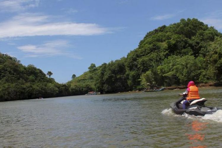 Pantai Ungapan via Kompas, 1. Wisata Pantai Batu Bengkung Malang, 2. Wisata Batu Night Spectacular (BNS) Malang, 3. Wisata Jatim Park 1, 4. Wahana Wisata Jatim Park 2 Malang, 5. Alun-alun kota Malang, 6. Wisata Petik Apel Malang, 7. Masjid Tiban Malang, 8. Wisata Alam Air Terjun Coban Rondo Malang, 9. Wahana Wisata Eco Green Park Malang, 10. Wisata Museum Angkut Malang, 11. Wisata Pulau Sempu Malang, 12. Wisata Pantai Balekambang Malang, 13. Objek Wisata Bendungan Karangkates Malang, 14. Wahana Wisata Wendit Water Park Malang, 15. Tempat wisata Alam Selecta Malang, 16. Objek Wisata Agrowisata Wonosari Malang, 17. Wahana Wisata Taman Rekreasi Sengkaling Malang, 18. Wisata Kuliner dan Edukasi di Inggil Museum Resto Malang, 19. Wisata Alam Menikmati Kecantikan Alam Ala Omah kayu Malang, 20. Objek Wisata Uji Adrenalin Wisata Paralayang Malang, 21. Wisata Alam 7 Air Terjun Sumber Pitu Malang, 22. Berwisata Menikmati Keperawanan Pantai Sipelot Malang, 23. Tempat Wisata Edukasi Museum Kesehatan Jiwa Malang, 24. Wisata Alam Sumber Air Krabyakan Malang, 25. Wisata Pantai Ngliyep nan Indah di Malang, 26. Wisata Sejarah di Museum D’Topeng Malang, 27. Objek Wisata Panen Madu di Agro Tawon Rimba Raya Malang, 28. Wisata Sejarah Gerbong Maut di Museum Brawijaya Malang, 29. Wisata Edukasi Museum Malang Tempo Doeloe, 30. Objek Wisata Pemandian Air Panas Cangar Batu Malang, 31. Objek Wisata Secret zoo Kebun Binatang Batu Malang, 32. Tempat Wisata Kuliner Es Krim Legendaris di Toko Oen Malang, 33. Mata Air Sumber Sirah, 34. Coban Nirwana atau Coban Mbok Karimah, 35. Pemandian Kalireco Lawang, 36. Teluk Bidadari, 37. Banyu Anjlok, 38. Wisata Tubing Wringinanom, 39. Coban Tundo, 40. Pantai Kedung Celeng, 41. Air Terjun Coban Pelangi, 42. Gua Lo Bangi, 43. Ndayung Rafting, 44. Waduk Selorejo Malang, 45. Pantai Tiga Warna Malang, 46. Teluk Kletekan Malang, 47. Pantai Lenggoksono Malang, 48. Pantai Bajul Mati Malang, 49. Jawa Timur Park 3, 50. Kampung Warna Warni Jodipan, 51. Candi Badut, 51. Sumber Jenon, 52. Wisata Pujon Kidul, 53. Pantai Sendang Biru, 54. Hawai Waterpark, 55. Pura Luhur Giri Arjuno, 56. Museum Tubuh, 57. Kusuma Waterpark, 58. Candi Songgoriti, 59. Taman Singha Merjosari, 60. Taman Kelinci, 61. Candi Singosari, 62. Pura Luhur Giri Arjuno, 63. Masjid Agung Malang, 64. Masjid Annur Batu, 65. Coban Rais, 66. River Tubing di Sungai Amprong, 67. Sumber Maron, 68. Coban Jahe, 69. Coban Talun, 70. Coban Parang Tejo, 71. Coban Gintung, 72. Coban Sewu, 73. Coban Putri, 74. Rafting Kaliwatu, 75. Sumber Taman, 76. Bukit Bulu, 77. De Tjangkul Batu, 78. Taman Labirin Coban Rondo, 79. Bukit Binglis, 80. Bukit Cinta, 81. Bukit Bintang, 82. Bukit Teletubbies, 83. Bukit Asmoro, 84. Bukit Budug Asu, 85. Pantai Banyu Meneng, 86. Pantai Selok, 87. Pantai Sendiki, 88. Pantai Goa Cina, 89. Pantai Sendang Biru, 90. Pantai Watu Leter, 91. Pantai Wedi Awu, 92. Pantai Jonggring Saloko, 93. Pantai Wedi Putih, 94. Pantai Bangsong, 95. Pantai Teluk Asmoro, 96. Pantai Telok, 97. Pantai Parang Dowo, 98. Pantai Jolangkung, 99. Pantai Tomen