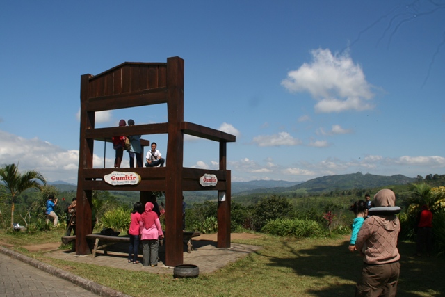 Pabrik Kopi Gumitir Jember, 1. Tempat Wisata Pantai Pasir Putih Malikan (Papuma) Jember, 2. Tempat Wisata Pantai Watu Ulo Jember, 3. Tempat Wisata Keluarga Pantai Bandealit di Jember, 4. Tempat Wisata Pantai Puger di Jember, 5. Obyek Wisata Keluarga Tiara Waterpark di Jember, 6. Objek Wisata Keluarga Pemandian Kebon Agung di Jember, 7. Tempat Wisata Edukasi Taman Botani Jember, 8. Wahana Liburan Seru Waterboom Niagara di Jember, 9. Destinasi Wisata Populer Kawasan Puncak Rembangan di Jember, 10. Tempat Wisata Alam Air Terjun Tancak di Jember, 11. Tujuan Wisata Keluarga Pemandian Patemon di Jember, 12. Tempat Wisata Sejarah Situs Duplang di Jember, 13. Obyek Wisata Pantai Paseban di Jember, 14. Obyek Wisata Pemandian Rembangan di Jember, 15. Obyek Wisata Menarik Loko Lori di Jember, 16. Tempat Wisata Alam Air Terjun Antrokan di Jember, 17. Kafe Kolong di Jember, 18. Obyek Wisata Bedadung di Jember (Sudah Tutup), 19. Wisata ke Perkebunan Teh Gunung Gambir di Jember, 20. Obyek Wisata Pemandian Oleng Sibutong di jember, 21. Kimo Swimming Pool, 22. Air Terjun Manggisan, 23. Air Terjun Sumber Salak, 24. Pantai Payangan, 25. Pantai Rowo Cangak, 26. Pantai Teluk Love, 27. Agrowisata Tembakau, 28. Wisata Agro Glantangan, 29. Dira Park, 30. Agrowisata Mumbul Garden Jember, 31. Taman Nasional Meru Betiri, 32. Museum Tembakau Jember, 33. Pabrik Kopi Gumitir Jember, 34. Pulau Nusa Barong Jember, 35. Agrowisata Kopi dan Kakao, 36. Air Terjun Watu Ombo, 37. Air Terjun Lereng Raung, 38. Air Terjun Sumber Salak, 39. Taman Galaxy, 40. Bukit SJ 88, 41. Air Terjun Mandigu, 42. Goa Jepang