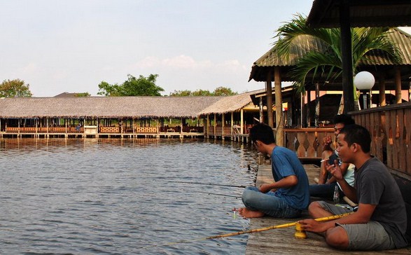 Pemancingan Baron, 1. Wisata Pantai Maron, 2. Wisata Lawang Sewu di Semarang, 3. Kampoeng Wisata Taman Lele di Semarang, 4. Wisata Pantai Marina, 5. Wisata Pantai Tirang di Semarang, 6. Berwisata di Masjid Agung Jawa Tengah (MAJT), 7. Wisata Air Terjun Kali Pancur di Semarang, 8. Wisata Pagoda Buddhagaya Watugong di Semarang, 9. Taman Rekreasi Wonderia di Semarang, 10. Wisata Curug Benowo di Semarang, 11. Wisata Goa Kreo Semarang, 12. Wisata Sam Poo Kong, 13. Wisata Museum Ronggowarsito, 14. Berwisata ke Kota Lama Semarang, 15. Berwisata ke Komplek Pecinan Semarang, 16. Jalan Pahlawan Semarang, 17. Pasar Rakyat Simpang Lima, 18. Wisata Hutan Tinjomoyo di Semarang, 19. Wisata Kebun Binatang Mangkang di Semarang, 20. Wisata Tugu Muda, 21. Wisata Museum Mandala Bakti di Semarang, 22. Wisata Bukit Gombel di Semarang, 23. Wisata Water Blaster Bukit Candi Golf di Semarang, 24. Wisata Stasiun Tawang di Semarang, 25. Wisata ke Masjid Menara (Layur) di Semarang, 26. Wisata ke BSB (Bukit Semarang Baru), 27. Maerokoco Semarang, 28. Wisata Taman KB (wisata kuliner) di Semarang, 29. Wisata Brown Canyon, 29. Jalan Pandanaran (pusat jajanan semarang), 30. Wisata Keluarga New Bandungan Indah Waterpark, 31. Museum Muri di Semarang, 33. Candi Gedong Songo + Pemandian Air Panas, 34. Kebun Teh Medini di Semarang , 35. Air terjun + Pemandian Air Panas Gonoharjo, 36. Curug Lawe di Semarang, 37. Kebun Karet BSB di Semarang, 38. Wisata Gelora Jati Diri di Semarang, 39. Kebun Buah Boja, 40. Tempat Wisata Taman Unyil Ungaran, 41. Pemancingan Baron, 42. Umbul Sidomukti, 43. Lembah Kalipancur, 44. Waduk Diponegoro, 45. Saloka Theme Park, 46. Masjid Kapal Semarang, 47. Taman Bunga Bandungan, 48. Flower Farm Setiya Aji, 49. Kebun Durian Semarang, 50. Watu Gunung Ungaran, 51. Air Terjun Semirang, 52. Pura Agung Giri Natha, 53. Semarang Gallery, 54. Kampung Batik, 55. Kampung Tematik Jawi, 56. Kampoeng Kopi Banaran, 58. Taman Djamoe Indonesia, 59. Old City 3D Trick Art Museum, 60. Goa Rong View, 61. Jembatan Biru Ambarawa, 62. La Kana Chapel, 63. Gereja Blenduk, 64. Museum Satria, 65. Semarang Fair (PRPP), 66. Hutan Penggaron, 67. Hutan Mangrove, 68. Pasar Johar disaat Dugderan, 69. Wisata Kuliner Lumpia Semarang, 70. Pondok Kopi Sidomukti Ungaran, 71. Wisata Susan SPA Bandungan, 72. Jembatan Harapan, 73. Hutan Pinus, 74. Kamu Pecinta Sambal? Cobain ke Waroeng Kaligarong!
