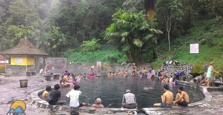 Pemandian Air Panas Cangar Batu Malang, 1. Gunung Bromo, 2. Pantai Pasir Putih, 3. Telaga Sarangan, 4. Ranu Kumbolo Gunung Semeru, 5. Pulau Sempu, 6. Pantai Plengkung, 7. Pantai Bandealit, 8. Pantai Sendang Biru, 9. Pulau Merah, 10. Pantai Balekambang, 11. Kawah Ijen Banyuwangi , 12. Jawa Timur Park (Jatim Park) 1, 13. House of Sampoerna, 14. Wisata Bahari Lamongan , 15. Pantai Papuma Jember, 16. Gunung Kelud Kediri, 17. Maharani Zoo & Goa, 18. Pemandian Air Panas Cangar Jawa Timur, 19. Arung Jeram Songa Probolinggo, 20. Air Terjun Madakaripura Probolinggo, 21. Air Terjun Coban Rondo, 22. Puncak B-29, 23. Simpang Lima Gumul – KEDIRI, 24. Gumul Paradise Island Kediri, 25. Taman Langit Gunung Banyak, 26. Jatim Park 2 Malang, 27. Taman Rekreasi Selecta, 28. Wisata Bukit Jaddhih, 29. Air Terjun Dlundung, 30. Predator Fun Park Batu, 31. Eco Green Park, 32. Taman Bungkul, 33. Pantai Batu Bengkung, 34. Air Terjun Putuk Truno, 35. The Grand Taman Safari Prigen Jawa Timur, 36. Pantai Kelapa Tuban, 37. Air Terjun Sedudo