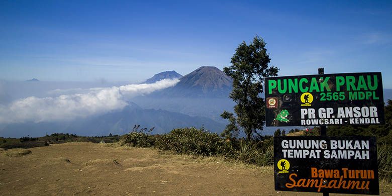 Pendakian Gunung Prau Dieng via Kompas, 1. Obyek Wisata Alam Bukit Sikunir Dieng, 2. Tempat Wisata Telaga Pengilon Dieng, 3. Objek Wisata Telaga Merdada Dieng, 4. Pendakian Gunung Prau Dieng, 5. Obyek Wisata Candi Arjuna Dieng, 6. Liburan ke Dieng Plateau Theater, 7. Tempat Wisata Gardu Pandang Tieng, 8. Tempat Wisata Alam Batu Ratapan Angin di Dieng, 9. Objek Wisata Sumur Jalatunda di Dieng, 10. Obyek Wisata Kawah Sikidang di Dieng, 11. Tempat Wisata Alam Telaga Warna di Dieng, 12. Tempat Wisata Telaga Cebong di Dieng, 13. Obyek Wisata Candi Bima di Dieng, 14. Obyek Wisata Kawah Candradimuka Dieng, 15. Obyek Wisata Kawah Sileri Dieng, 16. Tempat Wisata Museum Kailasa di Dieng, 17. Tempat Wisata Kuliner di Dieng, 18. Obyek Wisata Gua Semar Dieng, 19. Tempat Bermain di Mata air Sungai Serayu Dieng, 20. Arung Jeram di Dieng, 21. Telaga Menjer, 22. Savana Pangonan, 23. Telaga Dringo, 24. Petak 9 Dieng
