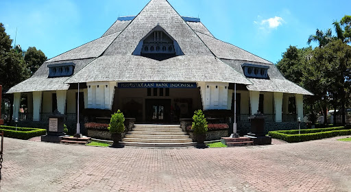 Perpustakaan Bank Indonesia via Ayorek, 1. Wisata Monumen Pahlawan, 2. Wisata patung Buddha dengan Empat Wajah , 3. Wisata Jembatan Merah , 4. Wisata Monumen Kapal Selam di Surabaya, 5. Taman Harmoni Keputih, 6. Wisata Museum WR. Soepratman , 7. Wisata Kelenteng Hong Tiek Hian, 8. Wisata Jembatan Suramadu, 9. Wisata Rumah Batik, 10. Wisata Monumen Bambu Runcing , 11. Wisata Ciputra Waterpark (Tutup), 12. Wisata Kebun Binatang Surabaya , 13. Wisata Hutan Mangrove Wonorejo, 14. Wisata Pantai Kenjeran, 15. Wisata Pasar Bunga Bratang , 16. Wisata Masjid Nasional Al-Akbar di Surabaya, 17. Wisata Gereja Perawan Maria Tak Berdosa , 18. Wisata Taman Bungkul , 19. Wisata Taman Apsari , 20. Taman Dr. Soetomo (Taman Korea) , 21. Wisata Taman Mayangkara di Surabaya, 22. Wisata Taman Pelangi , 23. Wisata Taman Mundu , 24. Taman Buah Undaan di Surabaya, 25. Wisata Taman Prestasi di Surabaya, 26. Wisata House of Sampoerna , 27. Surabaya North Quay, 28. Taman Gantung Surabaya, 29. Monumen Suroboyo – Suroboyo Park, 30. Jembatan Biru Kenjeran Surabaya, 31. Food Junction Grand Pakuwon, 32. Skate & BMX Surabaya, 33. Waterpark Kenjeran – Ria Beach Kenjeran, 34. Arca Joko Dolog Surabaya, 35. Monumen Patung Gubernur Suryo, 36. Masjid Ampel Surabaya, 37. Perpustakaan Bank Indonesia, 38. Kebun Bibit Wonorejo, 39. Museum Kesehatan Dr. Adhyatma, 40. Jalan Kembang Jepun, 41. THR (Taman Hiburan Rakyat), 42. Masjid Muhammad Cheng Hoo, 43. Kebun Bibit Ngagel Jaya (Kebun Bibit Wonorejo 2), 44. Museum Surabaya (Gedung Siola), 45. Monumen Jalesveva Jayamahe, 45. Taman Kenjeran Surabaya, 46. Jalan Tunjungan Surabaya, 47. Kampung Bulak Surabaya, 48. Gereja Kepanjen, Surabaya, 49. Klenteng Sanggar Agung, 50. Taman Sakura Keputih, 51. Suroboyo Carnival Park (Tutup), 52. G Walk Surabaya, 53. Hutan Bambu Keputih, 54. De Mata Trick Eye Museum (Tutup), 55. Kebun Bibit Surabaya, 56. Taman Pertanian Terpadu Balas Klumprik, 57. Kota Tua Surabaya, 58. Taman Cahaya, 59. Surya Park