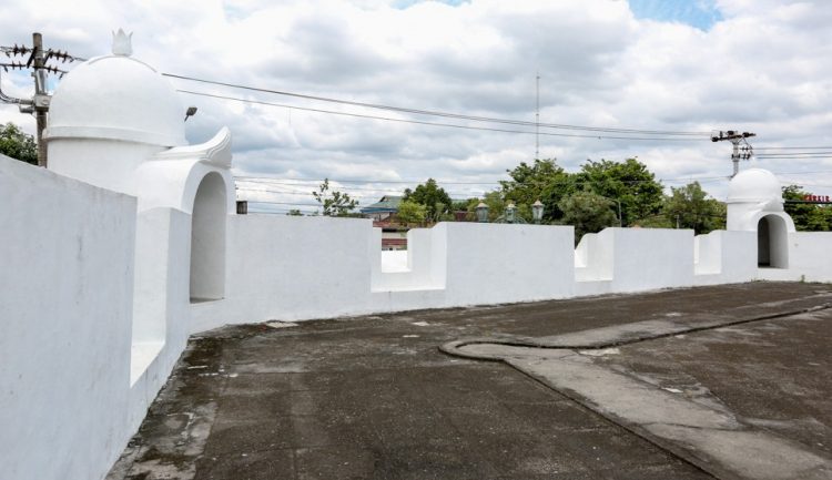Pojok Beteng, 1. Wisata Candi Prambanan, 2. Wisata Air Terjun Sri Gethuk, 3. Curug Indah Tegalrejo, 4. Pasar Beringharjo, 5. Sindu Kusuma Edupark (SKE), 6. Tugu Jogja, 7. Museum Benteng Vredeburg, 8. Taman Pintar Yogyakarta, 9. Gumuk Pasir Parangkusumo, 10. The Lost World Castle, 11. Wisata Istana Ratu Boko, 12. Pantai Pok Tunggal, 13. Pantai Parangtritis, 14. Pantai Baron, 15. Pantai Siung, 16. Pabrik Gula Madukismo, 17. Museum Mini Sisa Hartaku, 18. Museum Affandi, 19. Museum Sonobudoyo Siung, 20. Wisata Kotagede , 21. Keraton Ngayogyakarta Hadiningrat, 22. Kebun Binatang Gembira Loka, 23. Jalan Malioboro, 24. Kampung Wisata Taman Sari, 25. Hutan Pinus Mangunan, 26. Kebun Buah Mangunan Jogja, 27. Pantai Timang, 28. Wisata Goa Selarong, 29. Wisata Alam Kalibiru, 30. Cave Tubing di Goa Pindul, 31. Candi Sambisari, 32. Wisata Candi Plaosan, 33. “Cahaya Surga” di Gua Jomblang, 34. Bukit Parang Endog, 35. Bukit Bintang Jogja, 36. Pantai Indrayanti, 37. Pantai Jogan, 38. Pantai Sundak, 39. Pantai Krakal, 40. Goa Gelatik, 41. Cave Tubing Kalisuci, 42. Pantai Sadranan, 43. The World Landmarks Merapi Park, 44. Transmart Carrefour Maguwo, 45. Pantai Nglambor , 46. Jogja Bay Waterpark (Tutup Sementara), 47. Kebun Teh Nglinggo Jogja, 48. Tebing Breksi, 49. Wisata Hutan Mangrove Wana Tirta, 50. Taman Nasional Gunung Merapi, 51. Jurang Tembelan, 52. Gunung Api Purba Nglanggeran, 53. Candi Ijo D.I. Yogyakarta, 54. Alun-alun Kidul, Jogja, 55. Taman Pelangi Monjali, 56. Jalan Prawirotaman, 57. Titik Nol Yogyakarta, 58. Taman Budaya Yogyakarta, 59. Ekowisata Sungai Mudal, 60. Pojok Beteng, 61. HeHa Sky View, 62. HeHa Ocean View, 63. Tumpeng Menoreh, 64. Rumah Jembarati (Tutup), 65. Studio Alam Glampong, 66. Bukit Panguk Kediwung, 67. Curug Pulosari, 68. Seribu Batu Songgo Langit, 69. Embung Langensari, 70. Pantai Ngrawe (MESRA)