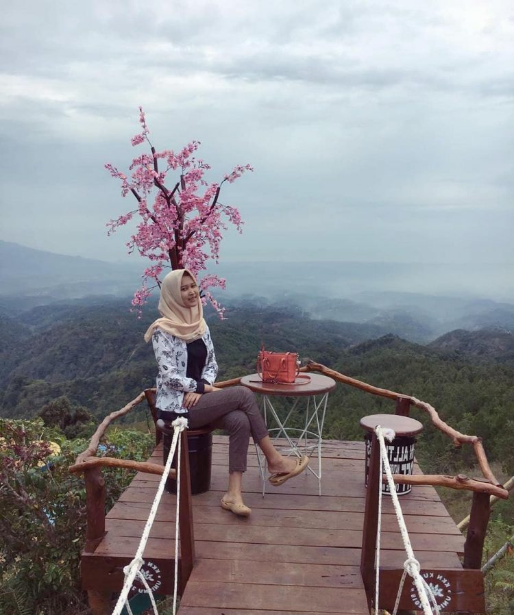 Puncak Jehan via Lingkarmuria, 1. Pantai Bandengan (Pantai Tirto Samudro), 2. Wisata Karimun Jawa , 3. Pantai Kartini, 4. Benteng Portugis , 5. Museum R.A. Kartini , 6. Jepara Ocean Park, 7. Air Terjun Songgolangit, 8. Pantai Teluk Awur , 9. Pantai Blebak Jepara, 10. Pantai Gua Manik, 11. Pantai Ombak Mati, 12. Pantai Pungkruk, 13. Tiara Park Waterbom, 14. Pantai Empu Rancak, 15. Taman Kerang, 16. Bukit Bejagan, 17. Air Terjun Banyu Anjlok, 18. Air Terjun Setatah, 19. Air Terjun Dong Paso, 20. Akar Seribu Plajan, 21. Puncak Distoroto, 22. Hutan Wisata Sreni Indah, 23. Bukit Ragas, 24. Puncak Jehan, 25. Pantai Punuk Sapi, 26. Air Terjun Gembong, 27. Hutan Pinus Setro Batealit, 28. Pantai Tegalsambi, 29. Air Terjun Sumenep, 30. Pulau Panjang, 31. PANTAI PRAWEHAN, 32. Pantai Kampung Prau, 33. Rainbow Adventure Park Jepara, 34. Pertapaan Ratu Kalinyamat , 35. Air Terjun Jurang Nganten, 36. Pulau Mandalika Jepara, 37. Wisata Danau Blingoh, 38. Wisata Religi Masjid Mantingan , 39. Air Terjun Grinjingan Dowo, 40. Goa Tritip, 41. Wisata Sejarah ke Candi Bubrah, 42. Kampung Batik Kembangmulyo