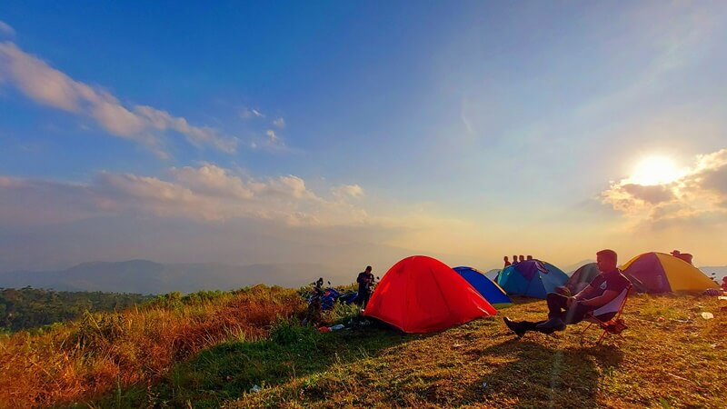 Puncak Peuyeum via Google Maps @andri wonkso, 1. Wisata Pantai Cibangban, 2. Objek Wisata Goa Buniayu, 3. Tempat Wisata Pantai Ujung Genteng Sukabumi, 4. Wisata Pantai Cimaja, 5. Tempat Wisata Taman Rekreasi Selabintana Sukabumi, 6. Situ Gunung Sukabumi, 7. Kawah Ratu Sukabumi, 8. Rafting di Sungai Citarik, 9. Berwisata ke Kampung Ciptagelar Sukabumi, 10. Objek Wisata Arung Jeram Sungai Cicatih, 11. Tempat Wisata Geopark Ciletuh Sukabumi, 12. Tempat Wisata Situ Sukarame di Sukabumi, 13. Curug Sawer Sukabumi, 14. Wana Wisata Cipelang, Wisata Alam Pegunungan Sukabumi, 15. Objek wisata Pondok Halimun Sukabumi, 16. Objek Wisata Megalitik Cengkuk Sukabumi, 17. Objek Wisata Sumber Air Panas Cikundul Sukabumi, 18. Penangkaran Penyu Hijau di Pantai Pangumbahan, 19. Objek Wisata Alam Curug Cibeureum Sukabumi, 20. Tebing Panenjoan, 21. Objek Wisata Curug Cimarinjung Sukabumi, 22. Liburan ke Pantai Citepus Sukabumi, 23. Pantai Cikembang Sukabumi, 24. Curug Sentral Kebandungan, 25. Pantai Cipanarikan Sukabumi, 26. Pantai Amanda Ratu, 27. Bukit Karang Numpang, 28. Ryzzy Azzahra Waterpark, 29. Waterboom Nagrak, 30. Liburan ke Pantai Cibongkok Sukabumi, 31. Berwisata ke Pantai Ombak Tujuh Sukabumi, 32. Liburan Seru ke Pantai Cibuaya Sukabumi, 33. Rekreasi ke Pantai Karang Hawu Sukabumi, 34. Liburan yang Asyik ke Curug Awang Sukabumi, 35. Objek wisata Curug Cikaso Sukambumi, 36. Liburan Seru ke Curug Cigangsa Sukabumi, 37. Mengunjungi Curug Sentral Kabandungan nan Eksotis, 38. Nyebur ke Curug Sodong yang Adem, 39. Wisata Seru ke Curug Bibijilan Sukabumi, 40. Mengintip Curug Cirajeg yang Tersembunyi, 41. Curug Gentong nan cantik dan menawan, 42. Melihat Keindahan Danau Batu Bacan Sukabumi, 43. Berendam di Pemandian Air Panas Cisolok, 44. Gua Lalay Sukabumi Jawa Barat, 45. Taman Nasional Gunung Halimun Salak Sukabumi, 46. Taman Rekreasi Danau Lido Sukabumi, 47. Pantai Cicaladi, 48. Halimun Adventure Journey, 49. Rumah Fantasi, 50. Bravo Adventure, 51. Karang Aji Beach Villa, 52. Bukit Sabak, 53. Sabana Puncak Pilar, 54. Santa Sea Waterpark, 55. Jembatan Situ Gunung, 56. Geyser Cisolok, 57. Karang Para, 58. Curug Caweni, 59. Wisata Bukit Baros, 60. Camp Bravo, 61. Puncak Peuyeum, 62. Curug Cikanteh Sukabumi
