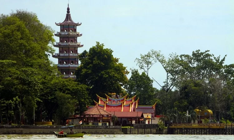 Pulau Kemaro, 1. Obyek Wisata Jembatan Ampera dan Sungai Musi di Palembang, 2. Tempat Wisata Religi Masjid Cheng Hoo Palembang, 3. Obyek Wisata Bukit Siguntang di Palembang, 4. Tempat Wisata Sejarah Museum Sultan Mahmud Badaruddin II Palembang, 5. Tempat Wisata Sejarah Benteng Kuto Besak di Palembang, 6. Wisata Religi Masjid Agung Sultan Mahmud Badaruddin I Palembang, 7. Objek Wisata Gedung Kantor Walikota Palembang, 8. Tempat Wisata Keluarga Kembang Iwak Family Park di Palembang, 9. Tempat Wisata Alam Hutan Punti Kayu di Palembang, 10. Tempat Wisata Sejarah Taman Purbakala Kerajaan Sriwijaya di Palembang, 11. Tempat Wisata Kuliner Kampung Kapitan di Palembang, 12. Objek Wisata Monumen perjuangan rakyat Palembang, 13. Obyek Wisata Pulau Kemaro di Palembang, 14. Tempat Wisata Alam Air Terjun Lematang Indah , 15. Obyek Wisata Gunung Dempo, 16. Tempat Wisata Alam Air Terjun Bidadari di Lahat, 17. Obyek Wisata Alam Air Terjun Maung (Curup Maung), 18. Tempat Wisata Kuliner Terkenal Martabak HAR di Palembang, 19. Tempat Wisata Kuliner Pempek Candy di Palembang, 20. Tempat Wisata Kuliner Pempek SAGA di Palembang, 21. Arung Jeram Sungai Manna, 22. Waterboom OPI Jakabaring, 23. The Amanzi Waterpark CitraGrand City, 24. Fantasy Island Palembang, 25. Danau Ranau, 26. Kolam Renang Lumban Tirta, 27. Museum Negeri Balaputra Dewa, 28. Kampung Arab Palembang, 29. Rumah Rakit Sungai Musi, 30. Palembang Bird Park, 31. Pelabuhan Tanjung Api-Api, 32. Masjid Lawang Kidul, 33. Tangga 2001, 34. Tugu Belido, 35. Kopi Roda, 36. Bayt Al-Quran Raksasa, 37. Sungai Gerong, 38. Goa Putri, 39. Sekanak Sidewalk, 40. Danau OPI, 41. Museum Tekstil Palembang, 42. Waterpark Danau Tanah Mas, 43. Taman Pelangi, 44. Bukit Golf, 45. Klenteng Chandra Nadi, 46. G Art Studio, 47. Pulau Maspari, 48. Gelora Sriwijaya, 49. Warung Apung Sungai Musi, 50. Air Terjun Kematang Indah, 51. Kebun Teh Dempo