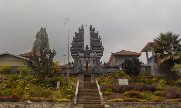 Pura Luhur Giri Arjuno via Atiqohhasan, 1. Wisata Pantai Batu Bengkung Malang, 2. Wisata Batu Night Spectacular (BNS) Malang, 3. Wisata Jatim Park 1, 4. Wahana Wisata Jatim Park 2 Malang, 5. Alun-alun kota Malang, 6. Wisata Petik Apel Malang, 7. Masjid Tiban Malang, 8. Wisata Alam Air Terjun Coban Rondo Malang, 9. Wahana Wisata Eco Green Park Malang, 10. Wisata Museum Angkut Malang, 11. Wisata Pulau Sempu Malang, 12. Wisata Pantai Balekambang Malang, 13. Objek Wisata Bendungan Karangkates Malang, 14. Wahana Wisata Wendit Water Park Malang, 15. Tempat wisata Alam Selecta Malang, 16. Objek Wisata Agrowisata Wonosari Malang, 17. Wahana Wisata Taman Rekreasi Sengkaling Malang, 18. Wisata Kuliner dan Edukasi di Inggil Museum Resto Malang, 19. Wisata Alam Menikmati Kecantikan Alam Ala Omah kayu Malang, 20. Objek Wisata Uji Adrenalin Wisata Paralayang Malang, 21. Wisata Alam 7 Air Terjun Sumber Pitu Malang, 22. Berwisata Menikmati Keperawanan Pantai Sipelot Malang, 23. Tempat Wisata Edukasi Museum Kesehatan Jiwa Malang, 24. Wisata Alam Sumber Air Krabyakan Malang, 25. Wisata Pantai Ngliyep nan Indah di Malang, 26. Wisata Sejarah di Museum D’Topeng Malang, 27. Objek Wisata Panen Madu di Agro Tawon Rimba Raya Malang, 28. Wisata Sejarah Gerbong Maut di Museum Brawijaya Malang, 29. Wisata Edukasi Museum Malang Tempo Doeloe, 30. Objek Wisata Pemandian Air Panas Cangar Batu Malang, 31. Objek Wisata Secret zoo Kebun Binatang Batu Malang, 32. Tempat Wisata Kuliner Es Krim Legendaris di Toko Oen Malang, 33. Mata Air Sumber Sirah, 34. Coban Nirwana atau Coban Mbok Karimah, 35. Pemandian Kalireco Lawang, 36. Teluk Bidadari, 37. Banyu Anjlok, 38. Wisata Tubing Wringinanom, 39. Coban Tundo, 40. Pantai Kedung Celeng, 41. Air Terjun Coban Pelangi, 42. Gua Lo Bangi, 43. Ndayung Rafting, 44. Waduk Selorejo Malang, 45. Pantai Tiga Warna Malang, 46. Teluk Kletekan Malang, 47. Pantai Lenggoksono Malang, 48. Pantai Bajul Mati Malang, 49. Jawa Timur Park 3, 50. Kampung Warna Warni Jodipan, 51. Candi Badut, 51. Sumber Jenon, 52. Wisata Pujon Kidul, 53. Pantai Sendang Biru, 54. Hawai Waterpark, 55. Pura Luhur Giri Arjuno, 56. Museum Tubuh, 57. Kusuma Waterpark, 58. Candi Songgoriti, 59. Taman Singha Merjosari, 60. Taman Kelinci, 61. Candi Singosari, 62. Pura Luhur Giri Arjuno, 63. Masjid Agung Malang, 64. Masjid Annur Batu, 65. Coban Rais, 66. River Tubing di Sungai Amprong, 67. Sumber Maron, 68. Coban Jahe, 69. Coban Talun, 70. Coban Parang Tejo, 71. Coban Gintung, 72. Coban Sewu, 73. Coban Putri, 74. Rafting Kaliwatu, 75. Sumber Taman, 76. Bukit Bulu, 77. De Tjangkul Batu, 78. Taman Labirin Coban Rondo, 79. Bukit Binglis, 80. Bukit Cinta, 81. Bukit Bintang, 82. Bukit Teletubbies, 83. Bukit Asmoro, 84. Bukit Budug Asu, 85. Pantai Banyu Meneng, 86. Pantai Selok, 87. Pantai Sendiki, 88. Pantai Goa Cina, 89. Pantai Sendang Biru, 90. Pantai Watu Leter, 91. Pantai Wedi Awu, 92. Pantai Jonggring Saloko, 93. Pantai Wedi Putih, 94. Pantai Bangsong, 95. Pantai Teluk Asmoro, 96. Pantai Telok, 97. Pantai Parang Dowo, 98. Pantai Jolangkung, 99. Pantai Tomen